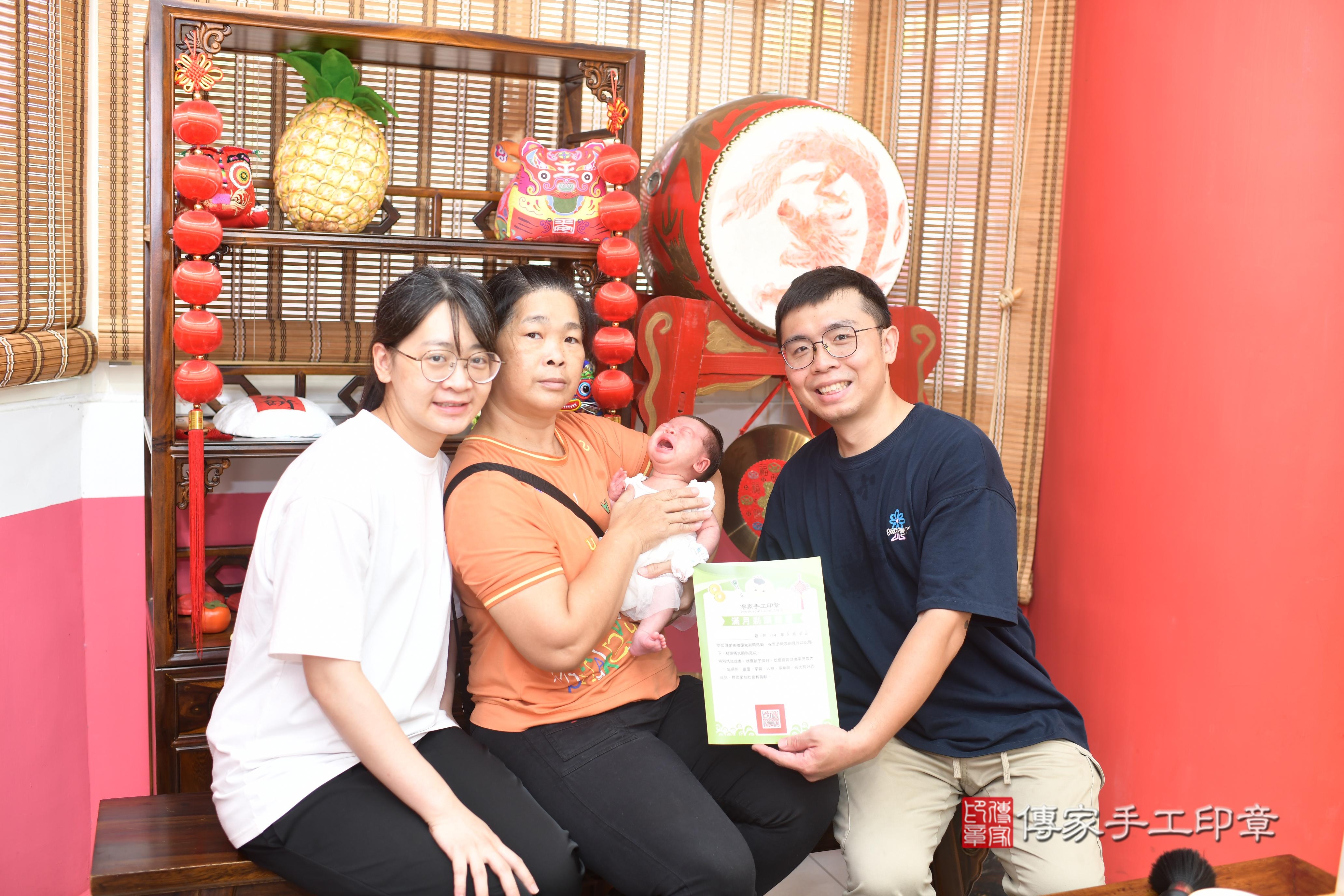 傳家手工印章高雄店、抓周、度脺、中國風會場、傳家嬰兒古禮、吉祥話、抓周道具物品24種、拍照。抓周證書。寶寶抓周、滿周歲、生日快樂、祝福