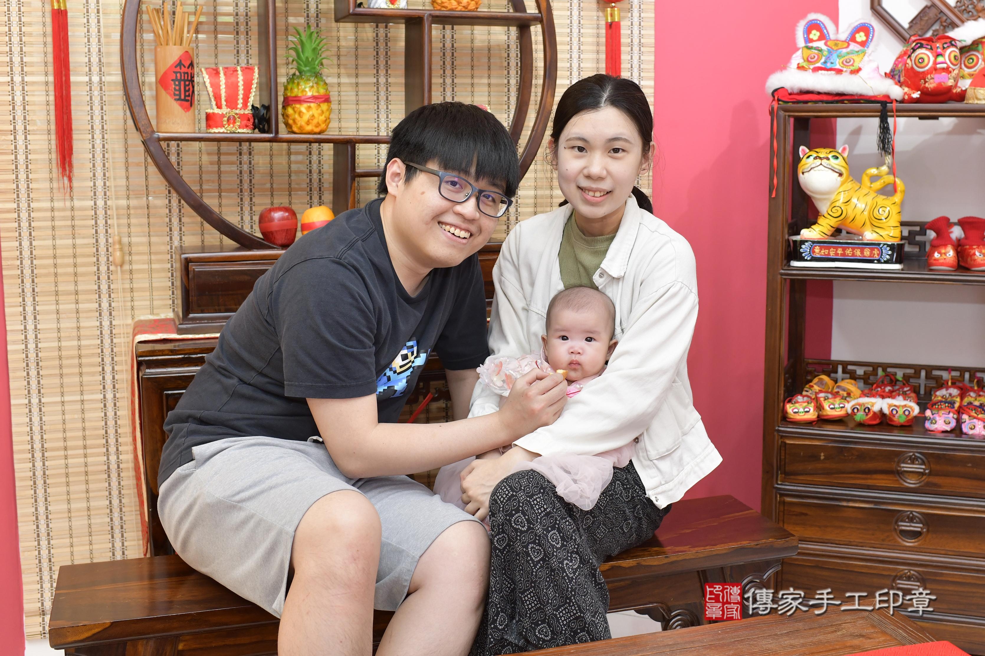傳家手工印章新竹店、抓周、度脺、中國風會場、傳家嬰兒古禮、吉祥話、抓周道具物品24種、拍照。抓周證書。寶寶抓周、滿周歲、生日快樂、祝福