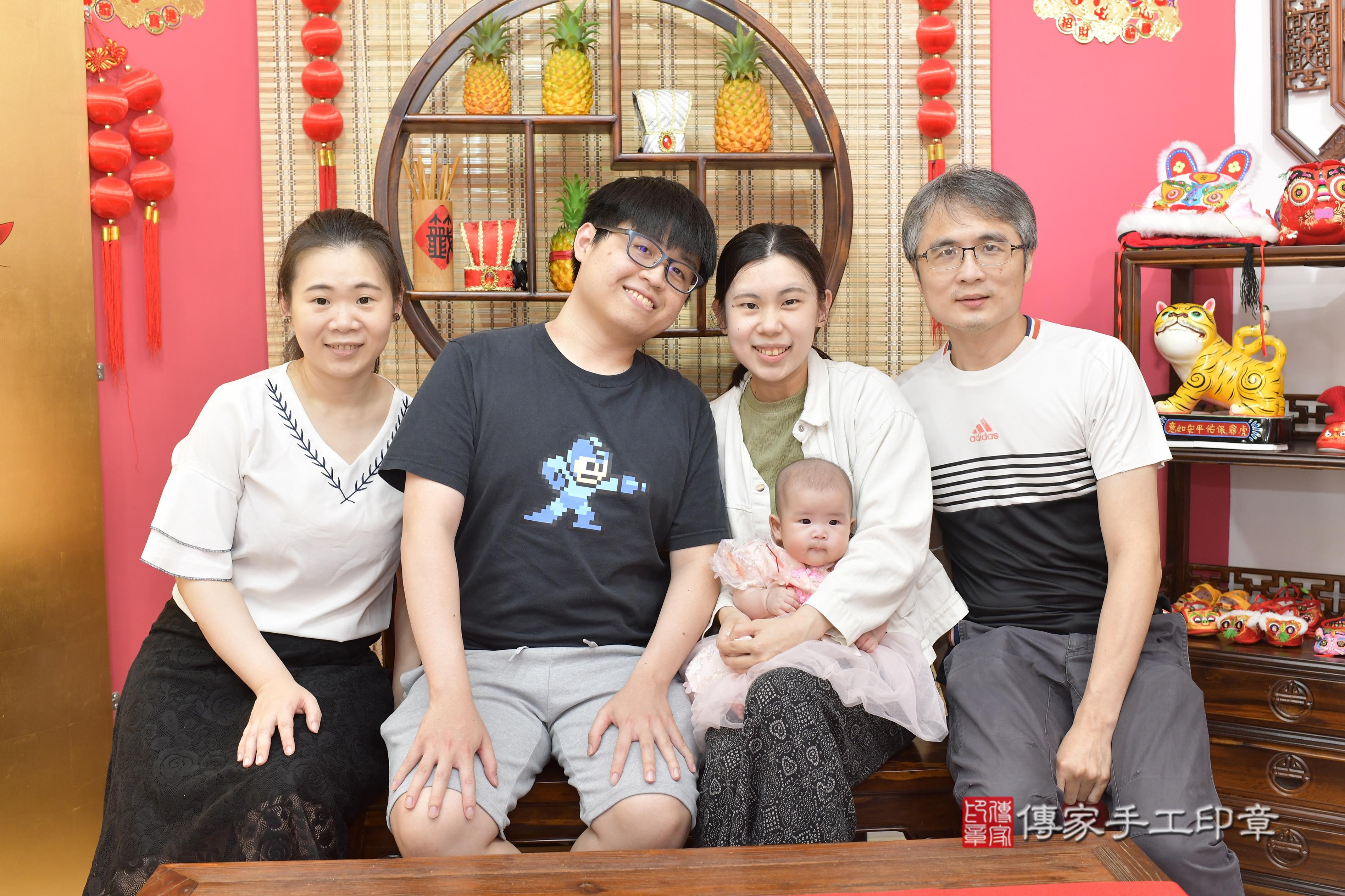 傳家手工印章新竹店、抓周、度脺、中國風會場、傳家嬰兒古禮、吉祥話、抓周道具物品24種、拍照。抓周證書。寶寶抓周、滿周歲、生日快樂、祝福