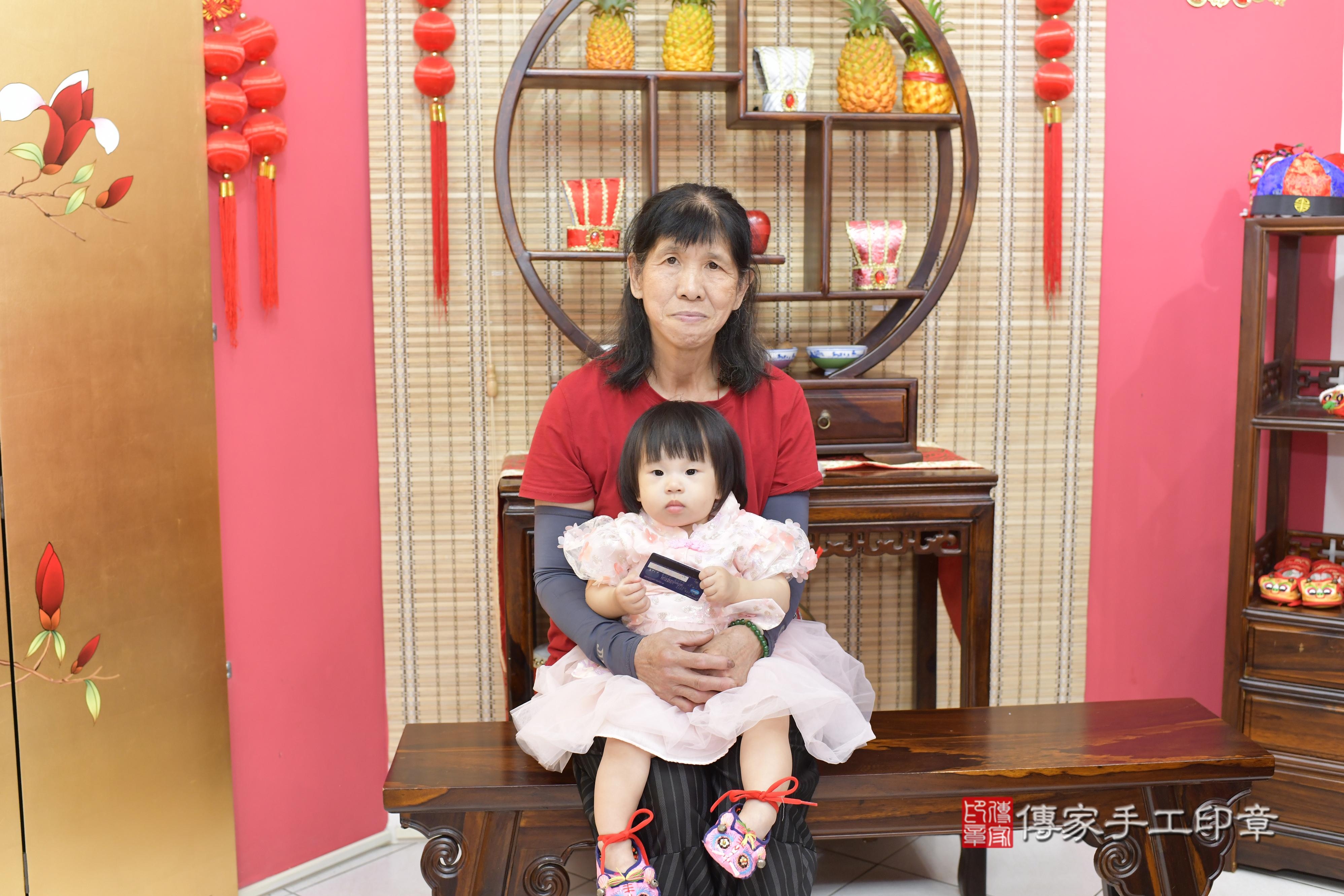 傳家手工印章新竹店、抓周、度脺、美式風會場、傳家嬰兒古禮、吉祥話、抓周道具物品24種、拍照。抓周證書。寶寶抓周、滿周歲、生日快樂、祝福