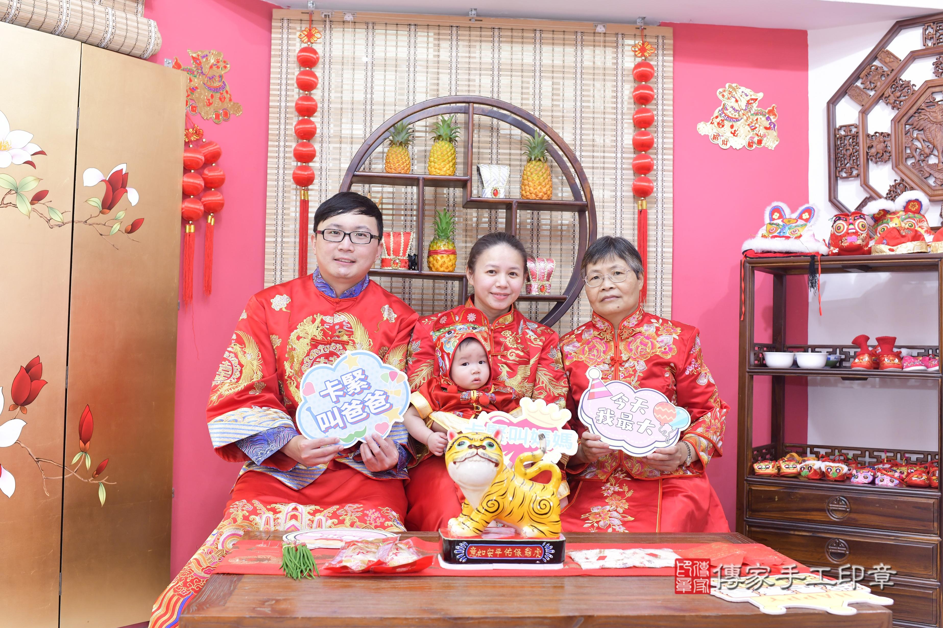 傳家手工印章新竹店、抓周、度脺、美式風會場、傳家嬰兒古禮、吉祥話、抓周道具物品24種、拍照。抓周證書。寶寶抓周、滿周歲、生日快樂、祝福
