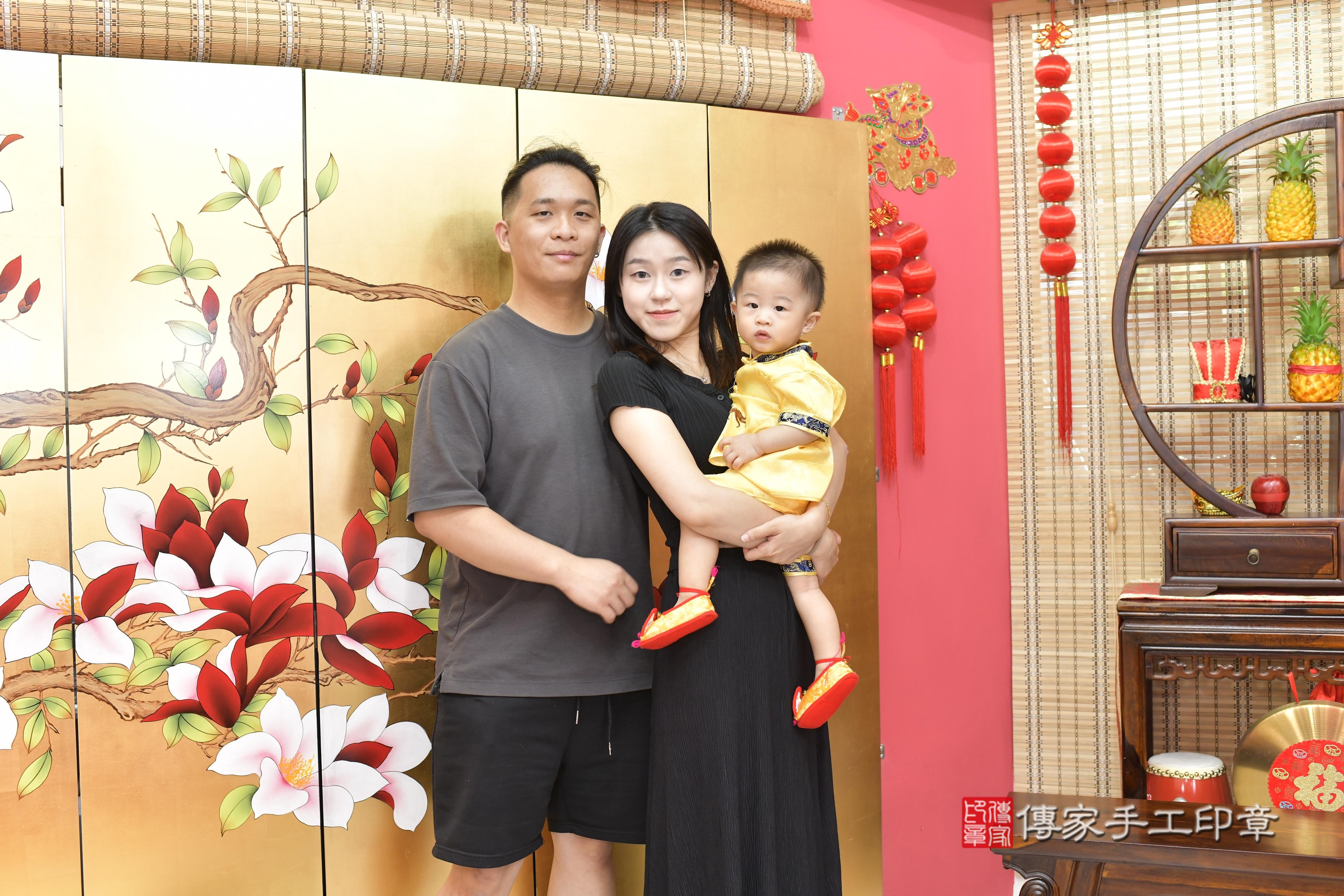 傳家手工印章新竹店、抓周、度脺、美式風會場、傳家嬰兒古禮、吉祥話、抓周道具物品24種、拍照。抓周證書。寶寶抓周、滿周歲、生日快樂、祝福