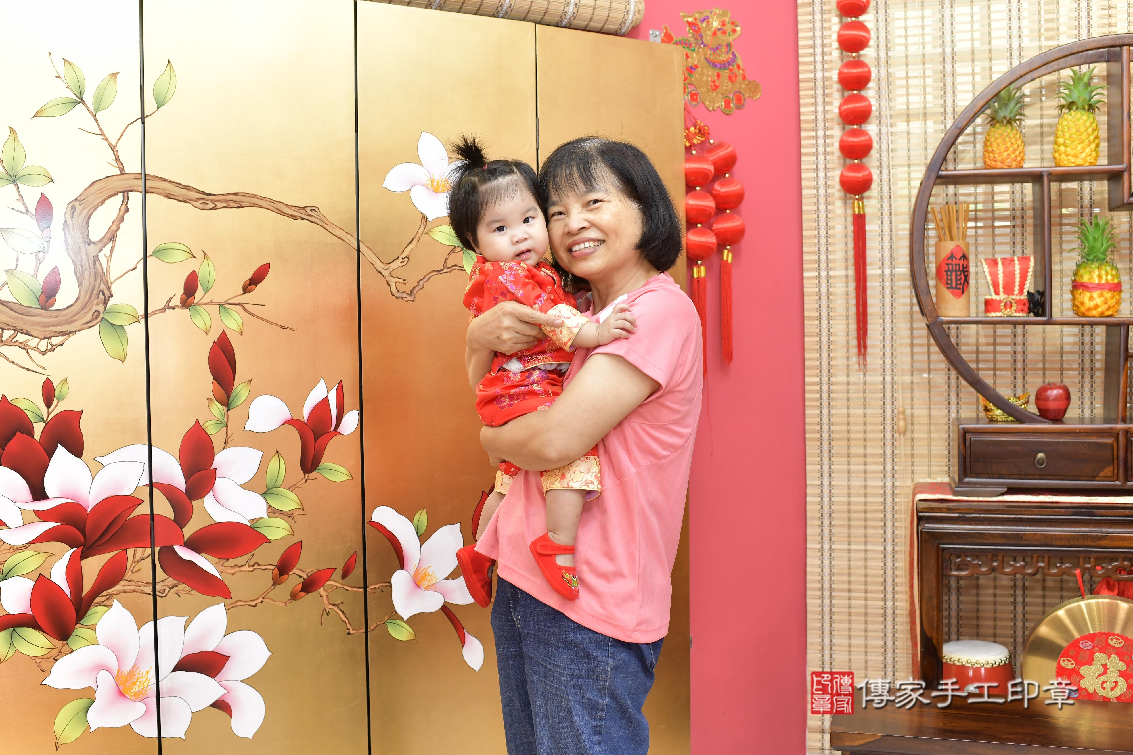 傳家手工印章新竹店、抓周、度脺、美式風會場、傳家嬰兒古禮、吉祥話、抓周道具物品24種、拍照。抓周證書。寶寶抓周、滿周歲、生日快樂、祝福
