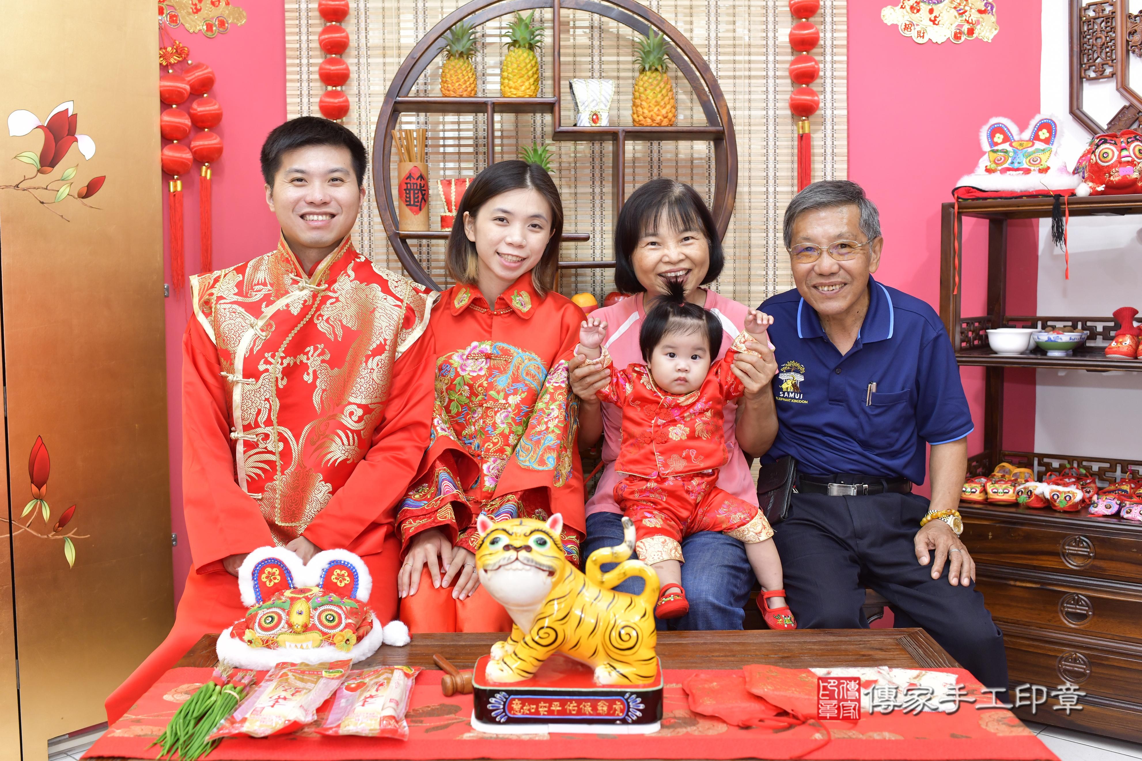 傳家手工印章新竹店、抓周、度脺、美式風會場、傳家嬰兒古禮、吉祥話、抓周道具物品24種、拍照。抓周證書。寶寶抓周、滿周歲、生日快樂、祝福