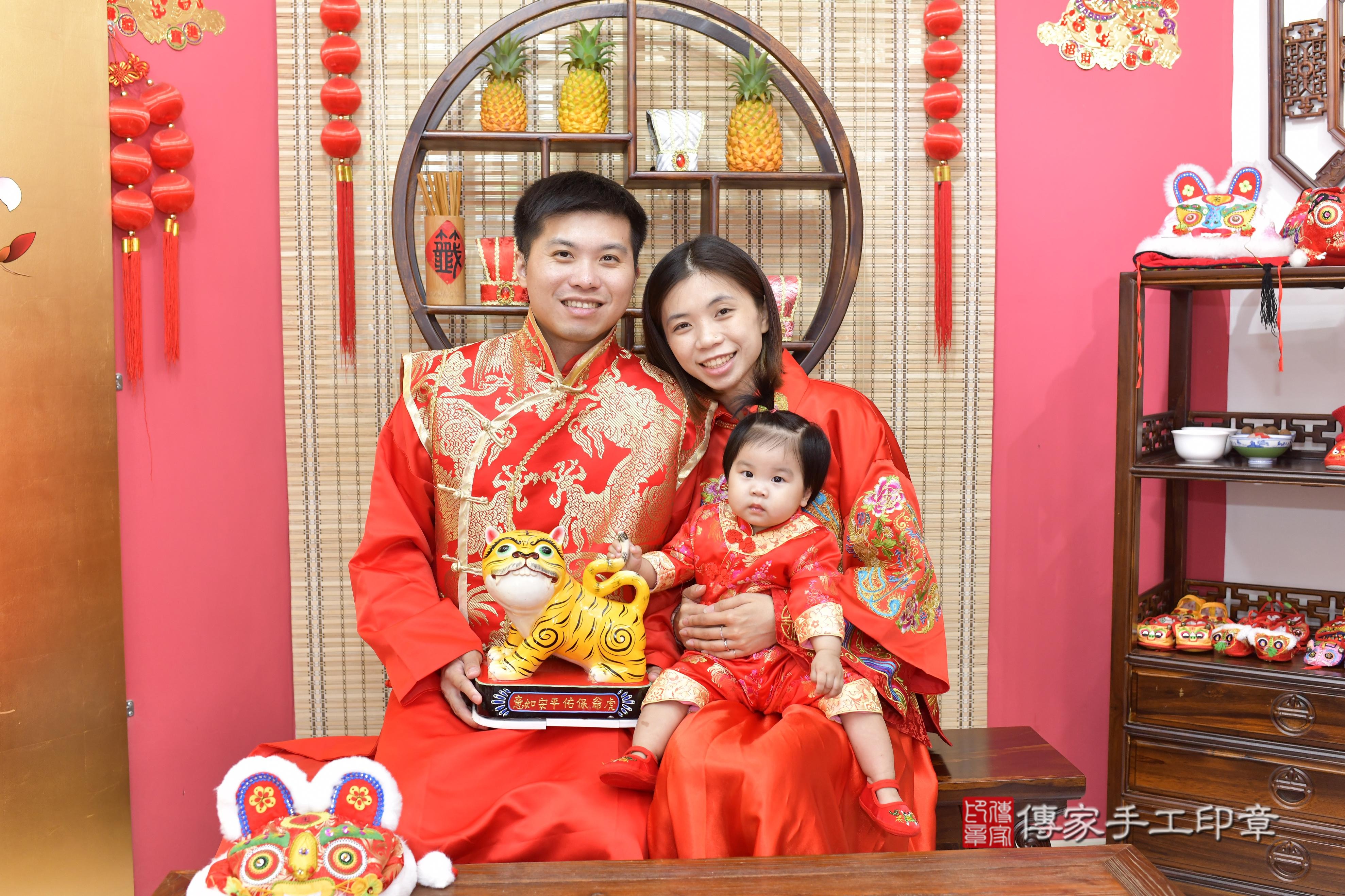 傳家手工印章新竹店、抓周、度脺、美式風會場、傳家嬰兒古禮、吉祥話、抓周道具物品24種、拍照。抓周證書。寶寶抓周、滿周歲、生日快樂、祝福