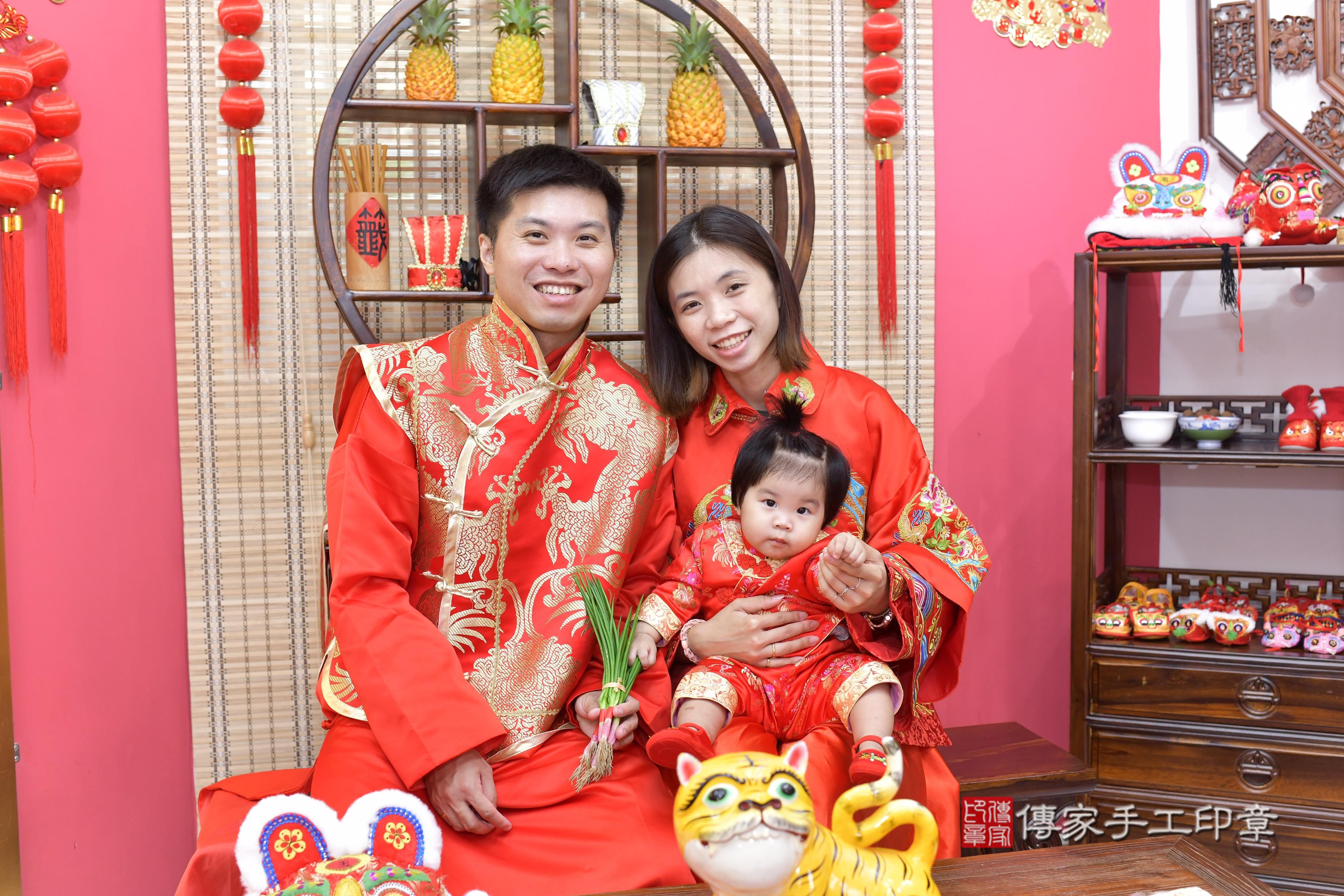 傳家手工印章新竹店、抓周、度脺、美式風會場、傳家嬰兒古禮、吉祥話、抓周道具物品24種、拍照。抓周證書。寶寶抓周、滿周歲、生日快樂、祝福