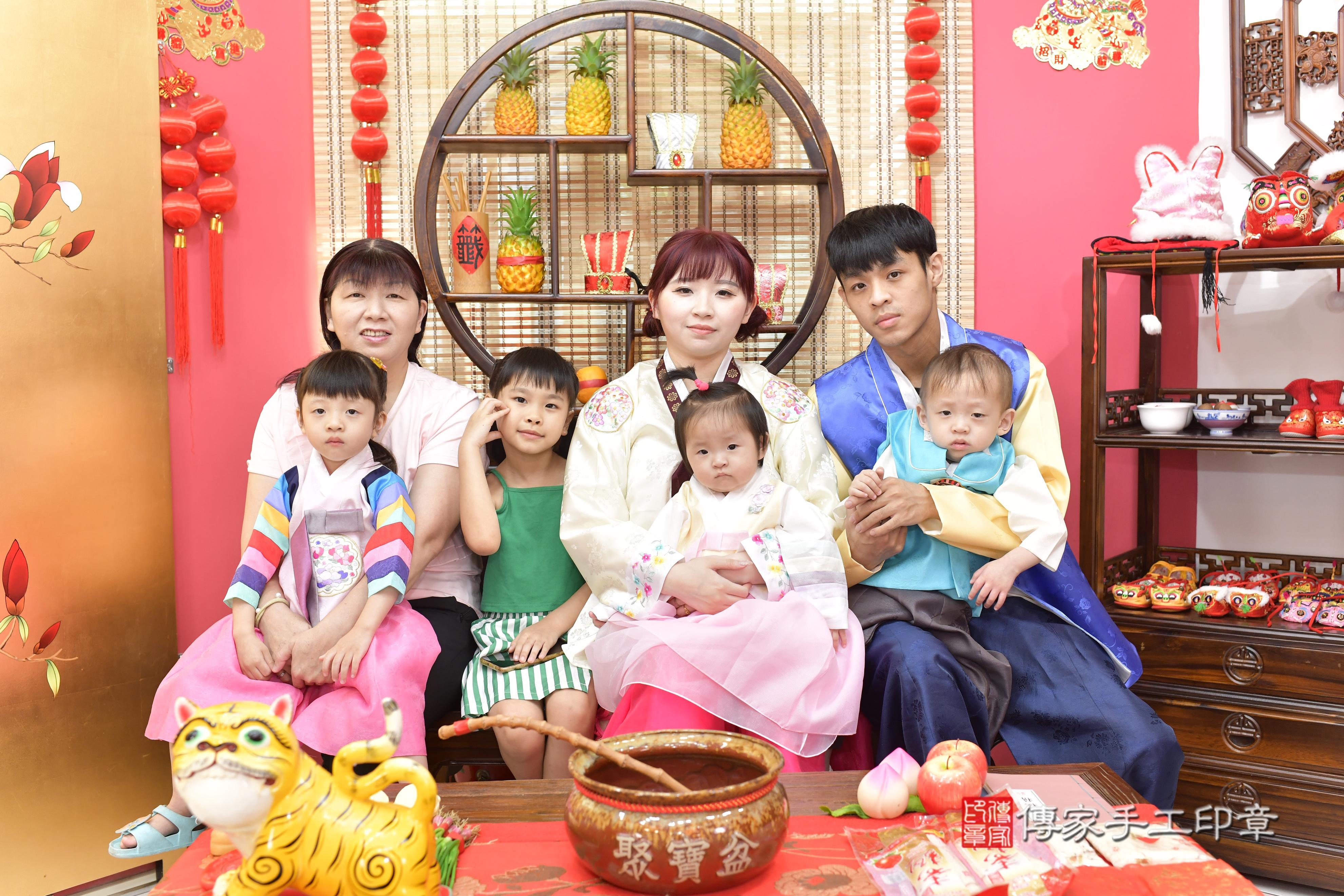 傳家手工印章新竹店、抓周、度脺、美式風會場、傳家嬰兒古禮、吉祥話、抓周道具物品24種、拍照。抓周證書。寶寶抓周、滿周歲、生日快樂、祝福