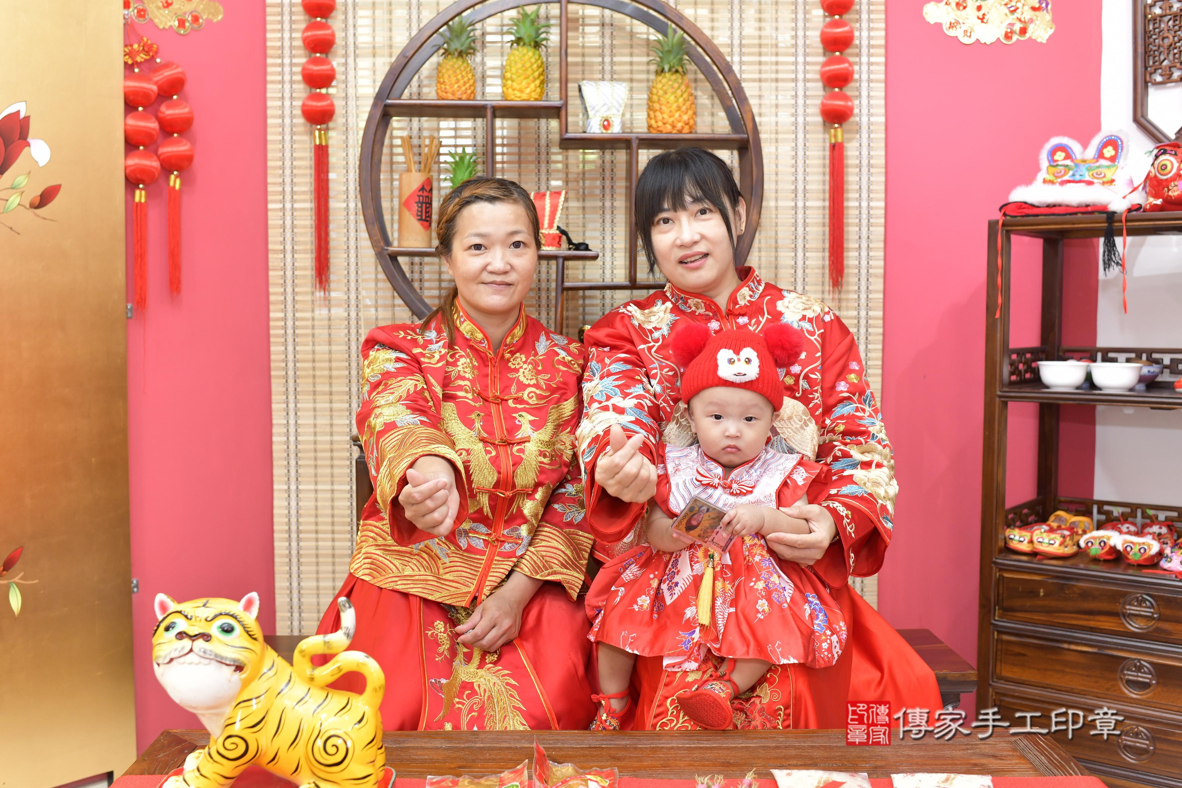 傳家手工印章新竹店、抓周、度脺、美式風會場、傳家嬰兒古禮、吉祥話、抓周道具物品24種、拍照。抓周證書。寶寶抓周、滿周歲、生日快樂、祝福