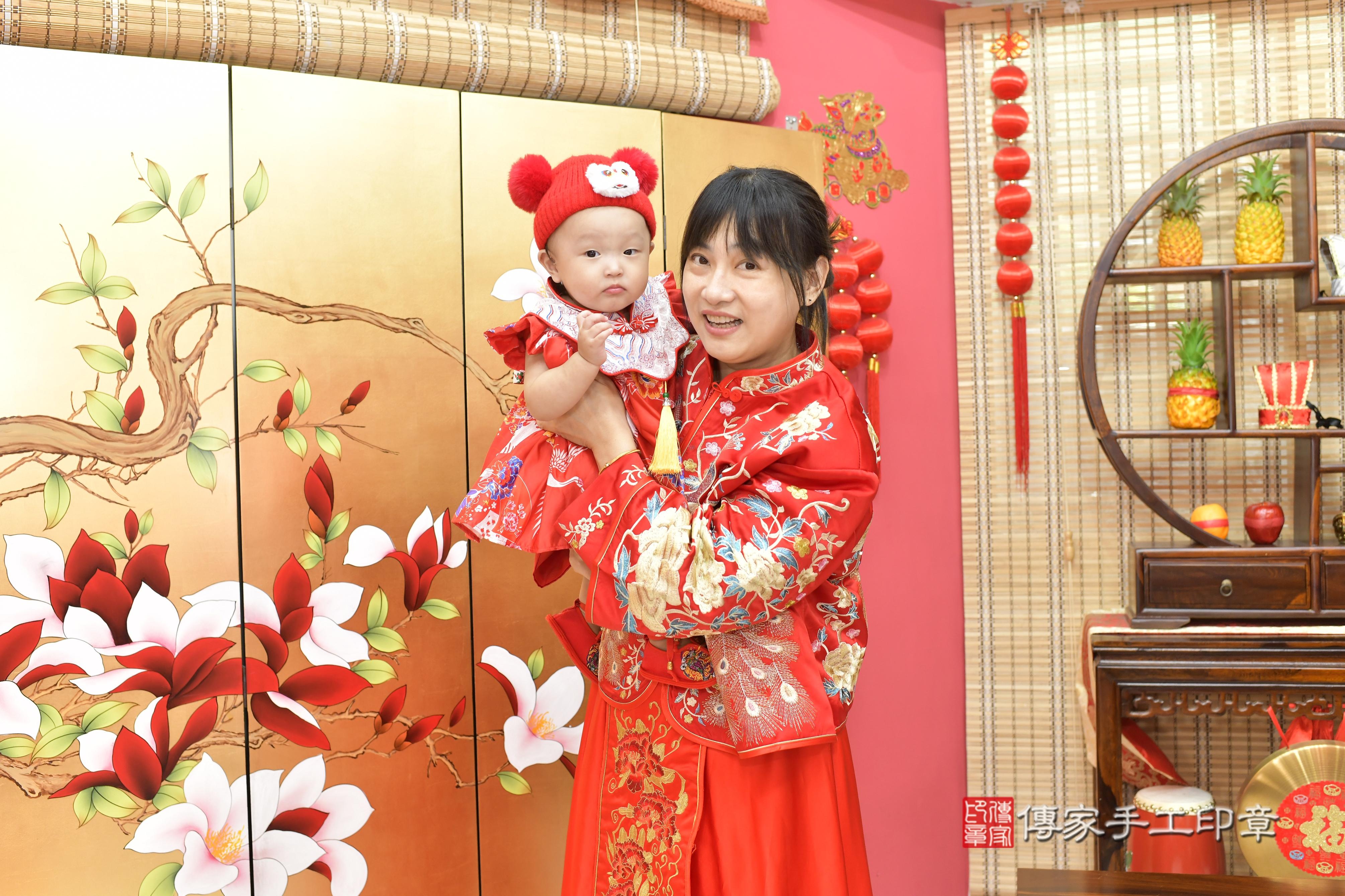 傳家手工印章新竹店、抓周、度脺、美式風會場、傳家嬰兒古禮、吉祥話、抓周道具物品24種、拍照。抓周證書。寶寶抓周、滿周歲、生日快樂、祝福