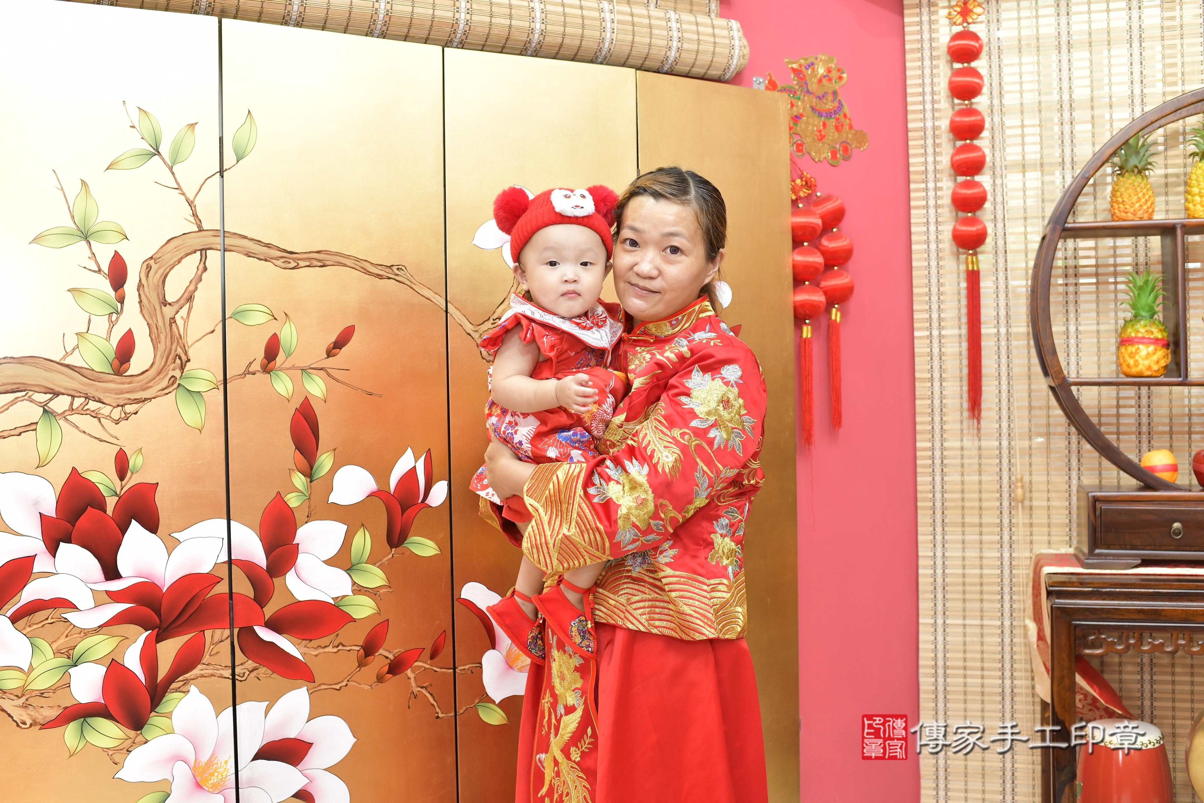 傳家手工印章新竹店、抓周、度脺、美式風會場、傳家嬰兒古禮、吉祥話、抓周道具物品24種、拍照。抓周證書。寶寶抓周、滿周歲、生日快樂、祝福