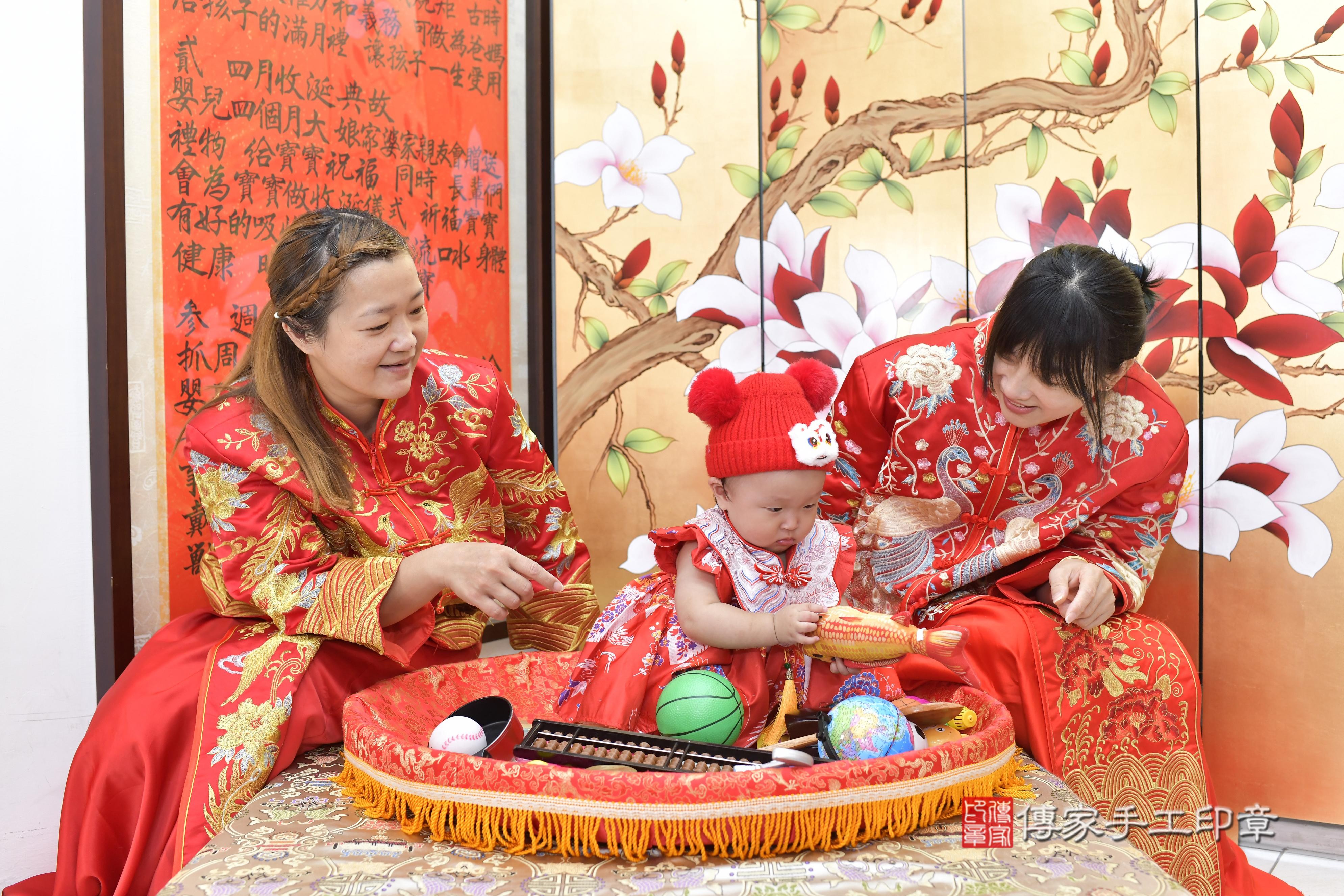 傳家手工印章新竹店、抓周、度脺、美式風會場、傳家嬰兒古禮、吉祥話、抓周道具物品24種、拍照。抓周證書。寶寶抓周、滿周歲、生日快樂、祝福