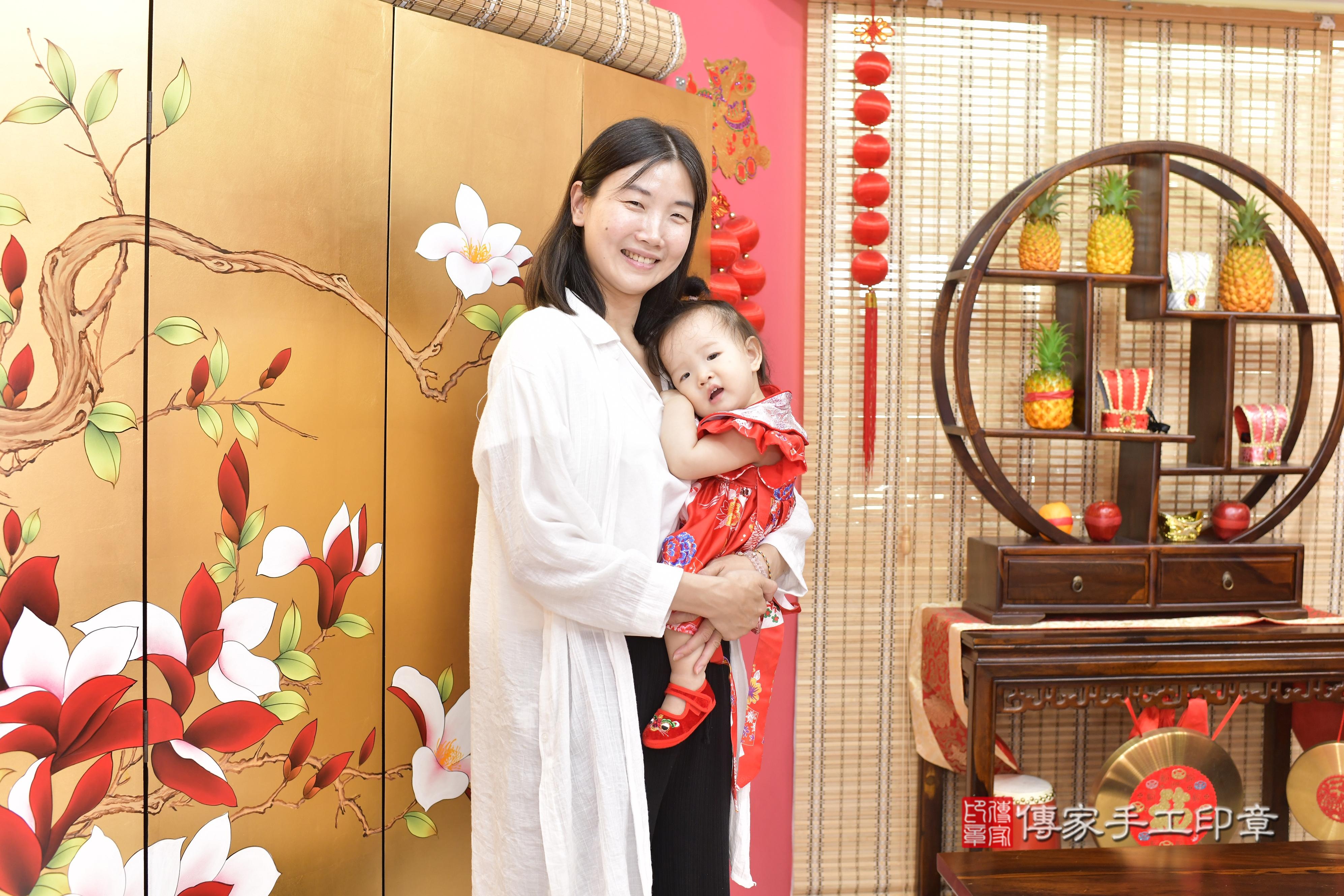 傳家手工印章新竹店、抓周、度脺、美式風會場、傳家嬰兒古禮、吉祥話、抓周道具物品24種、拍照。抓周證書。寶寶抓周、滿周歲、生日快樂、祝福