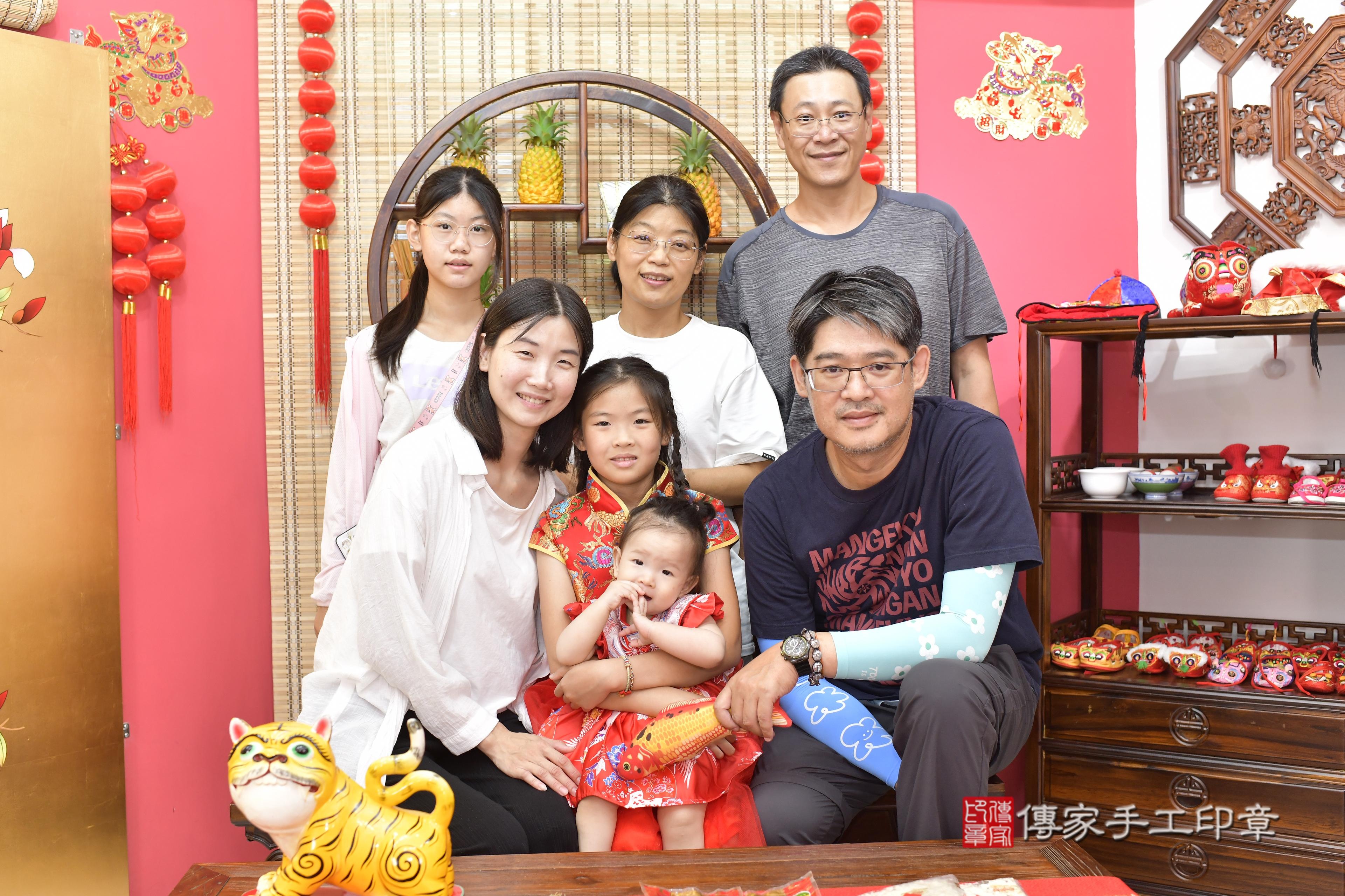 傳家手工印章新竹店、抓周、度脺、美式風會場、傳家嬰兒古禮、吉祥話、抓周道具物品24種、拍照。抓周證書。寶寶抓周、滿周歲、生日快樂、祝福