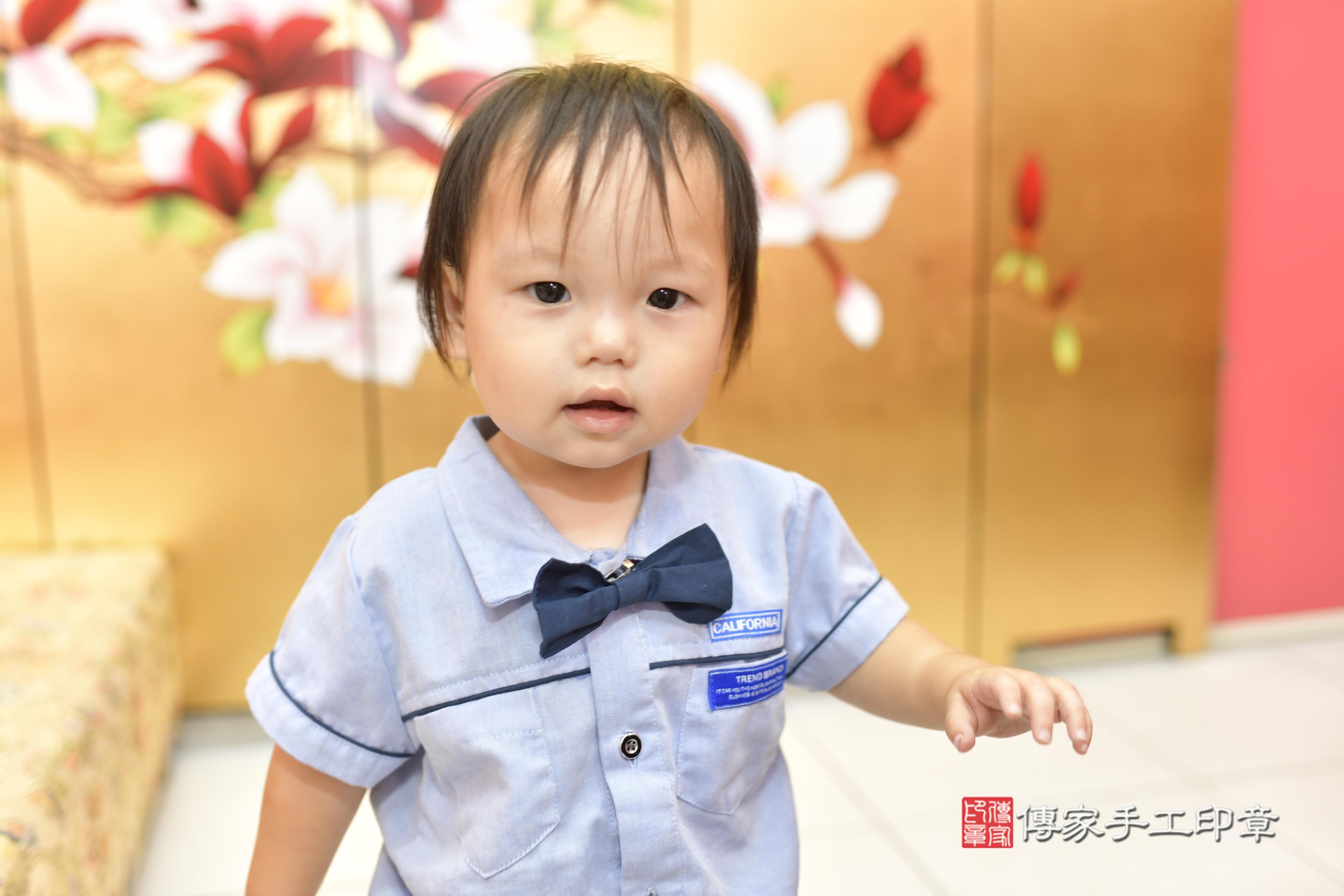 傳家手工印章新竹店、抓周、度脺、美式風會場、傳家嬰兒古禮、吉祥話、抓周道具物品24種、拍照。抓周證書。寶寶抓周、滿周歲、生日快樂、祝福