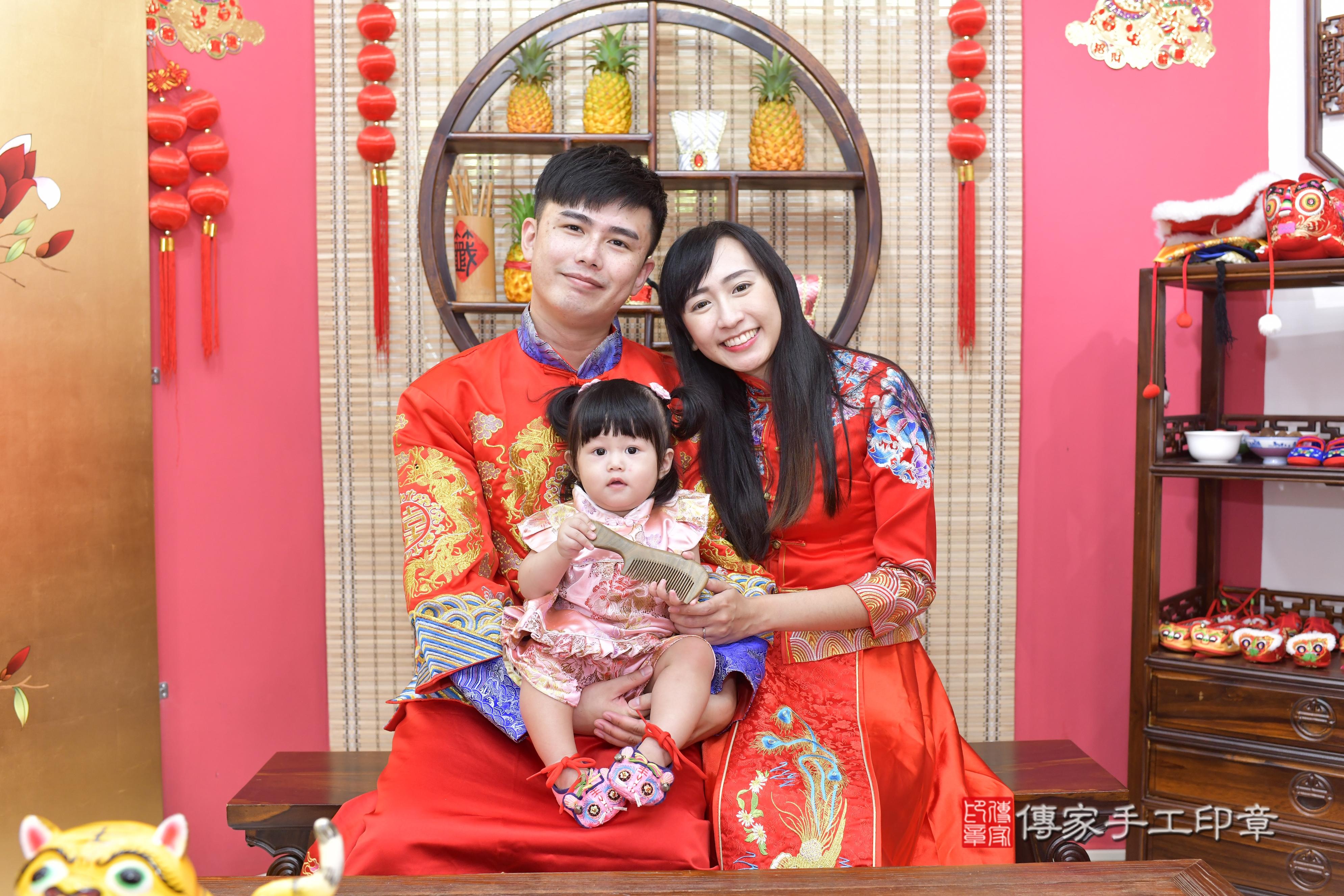 傳家手工印章新竹店、抓周、度脺、美式風會場、傳家嬰兒古禮、吉祥話、抓周道具物品24種、拍照。抓周證書。寶寶抓周、滿周歲、生日快樂、祝福
