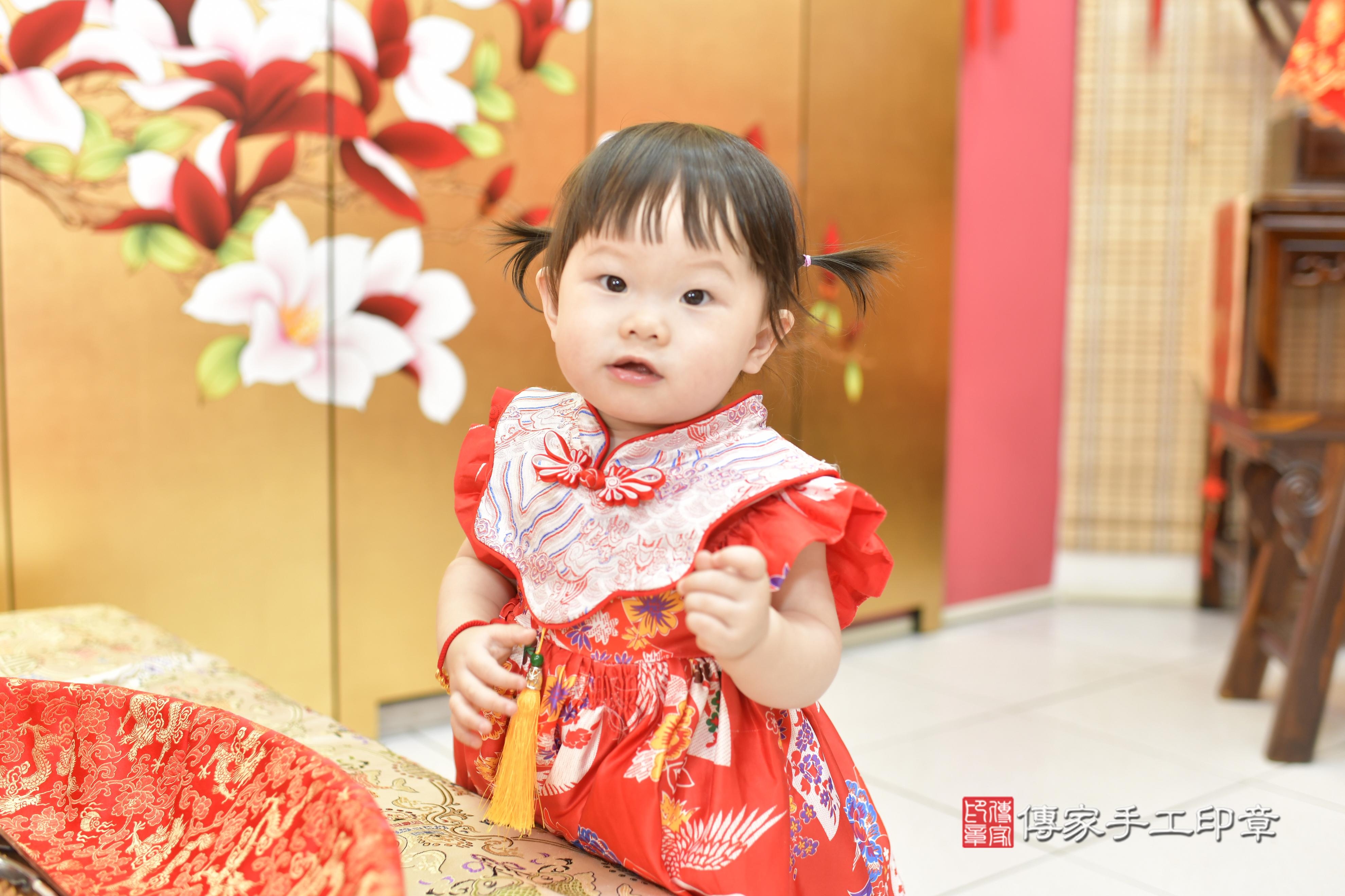 傳家手工印章新竹店、抓周、度脺、美式風會場、傳家嬰兒古禮、吉祥話、抓周道具物品24種、拍照。抓周證書。寶寶抓周、滿周歲、生日快樂、祝福