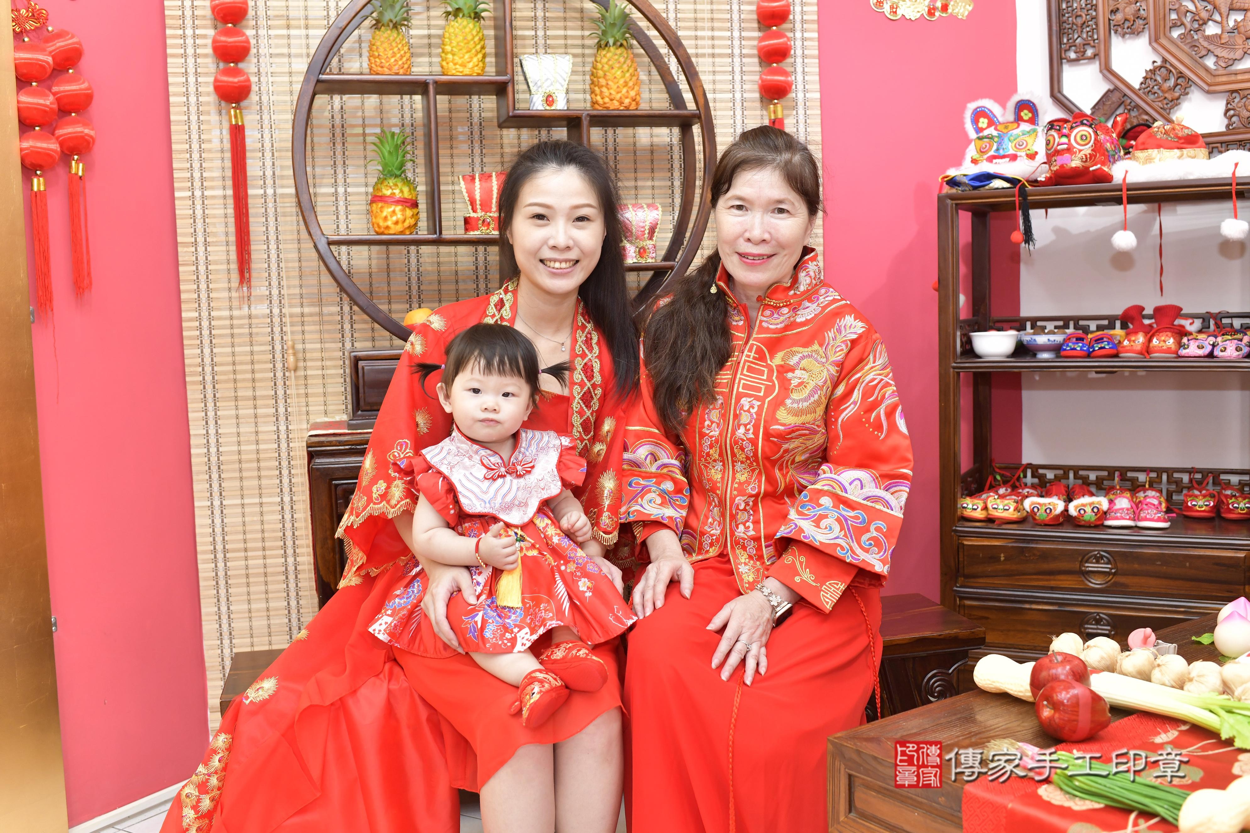 傳家手工印章新竹店、抓周、度脺、美式風會場、傳家嬰兒古禮、吉祥話、抓周道具物品24種、拍照。抓周證書。寶寶抓周、滿周歲、生日快樂、祝福