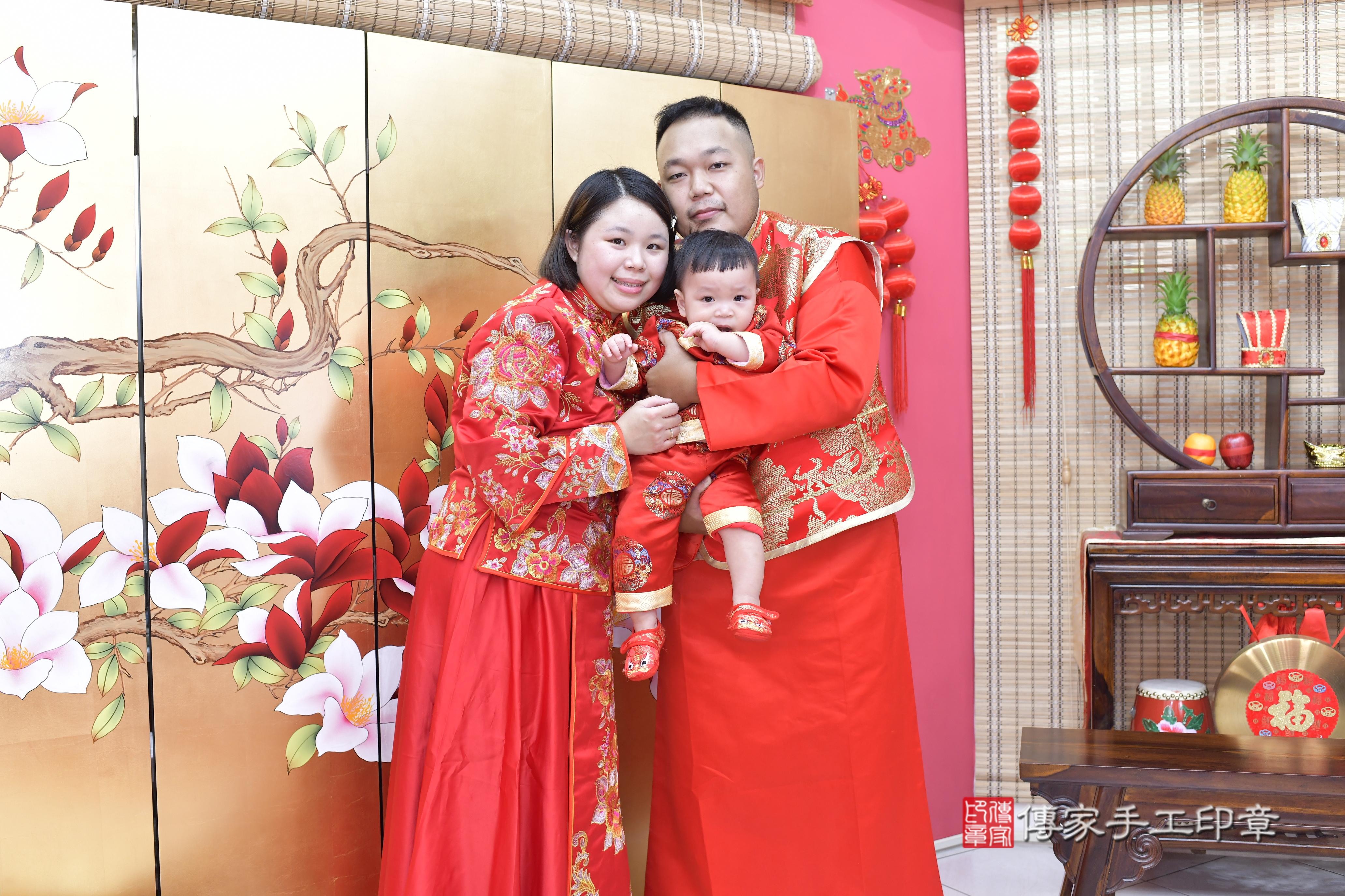 傳家手工印章新竹店、抓周、度脺、美式風會場、傳家嬰兒古禮、吉祥話、抓周道具物品24種、拍照。抓周證書。寶寶抓周、滿周歲、生日快樂、祝福