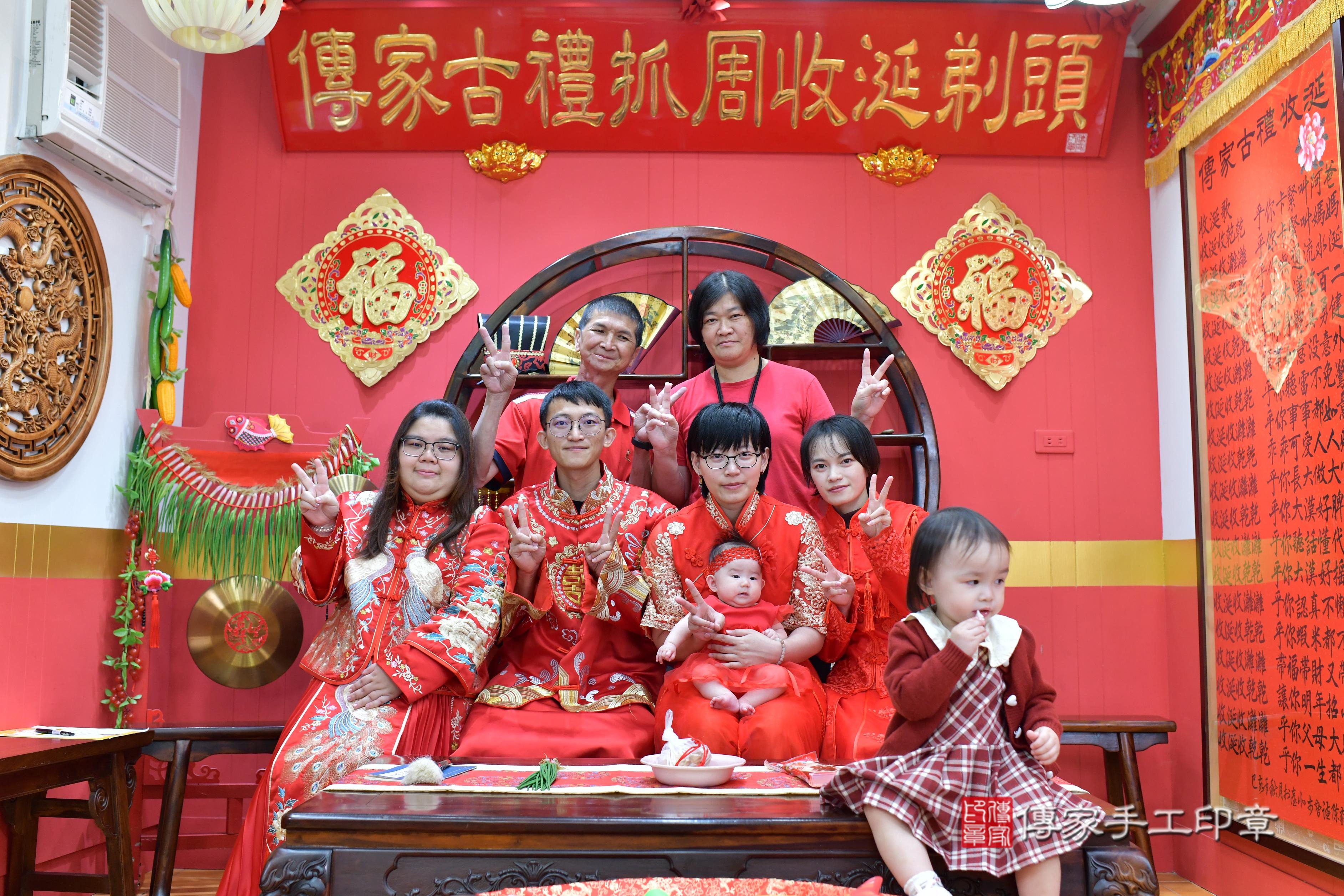 傳家手工印章桃園店、抓周、度脺、美式風會場、傳家嬰兒古禮、吉祥話、抓周道具物品24種、拍照。抓周證書。寶寶抓周、滿周歲、生日快樂、祝福