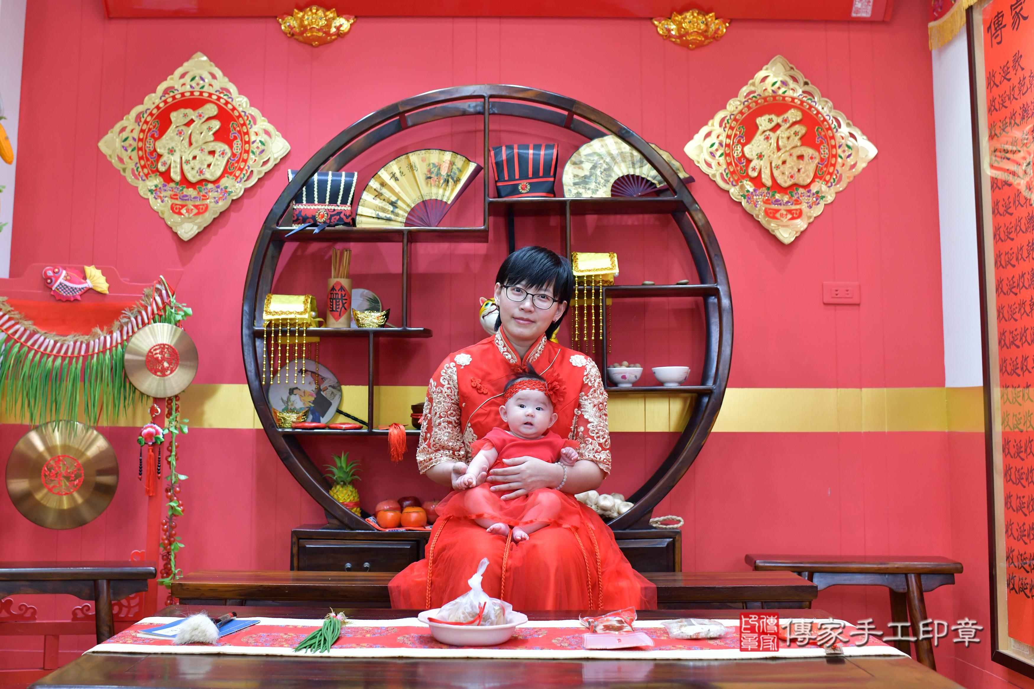 傳家手工印章桃園店、抓周、度脺、美式風會場、傳家嬰兒古禮、吉祥話、抓周道具物品24種、拍照。抓周證書。寶寶抓周、滿周歲、生日快樂、祝福