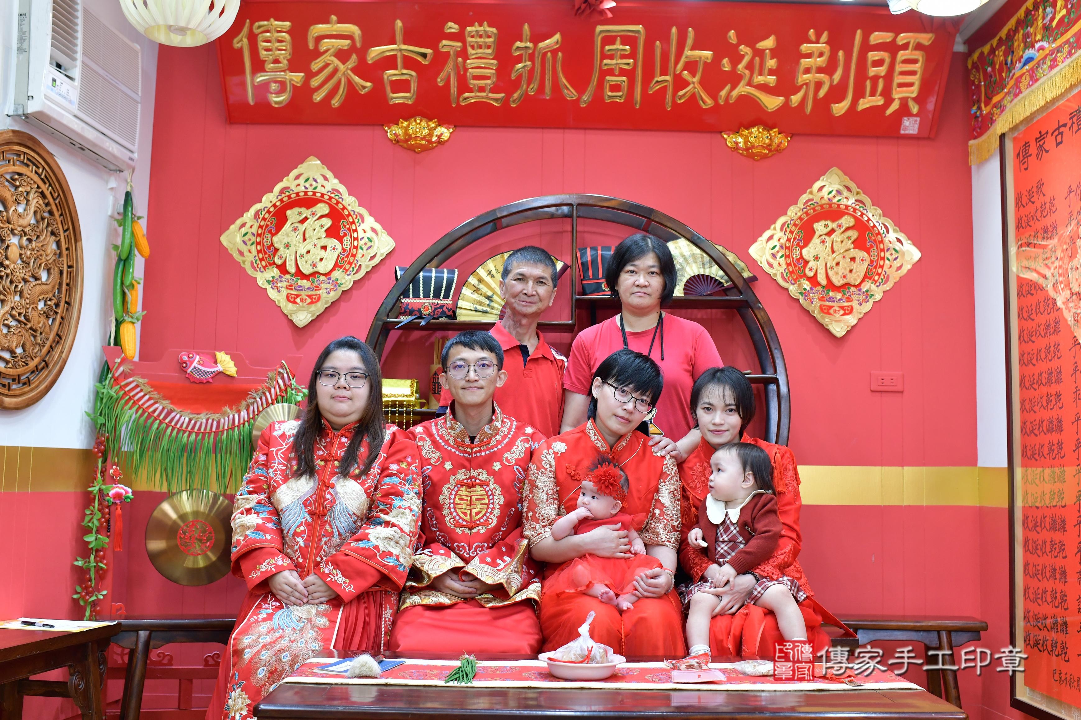 傳家手工印章桃園店、抓周、度脺、美式風會場、傳家嬰兒古禮、吉祥話、抓周道具物品24種、拍照。抓周證書。寶寶抓周、滿周歲、生日快樂、祝福