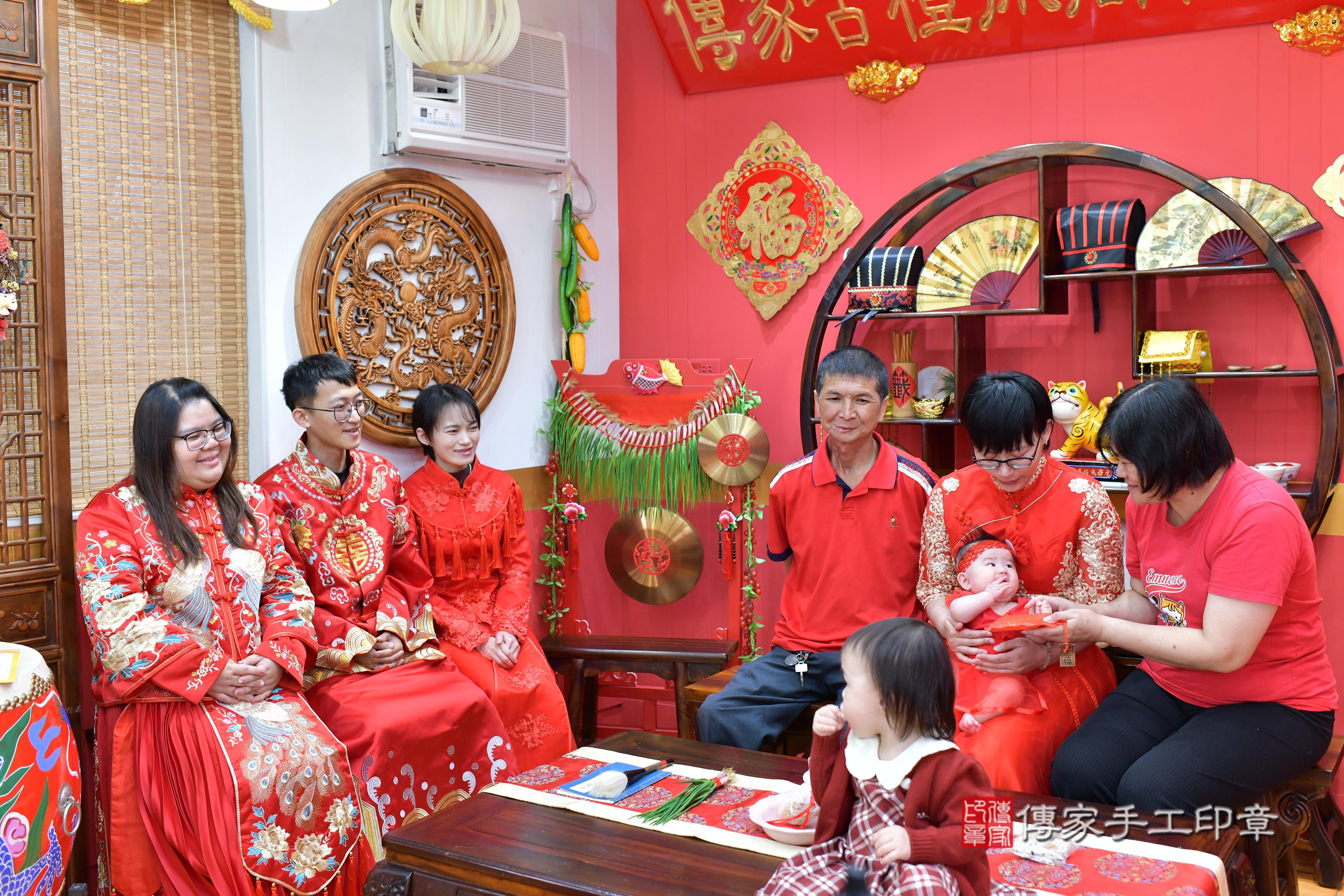 傳家手工印章桃園店、抓周、度脺、美式風會場、傳家嬰兒古禮、吉祥話、抓周道具物品24種、拍照。抓周證書。寶寶抓周、滿周歲、生日快樂、祝福