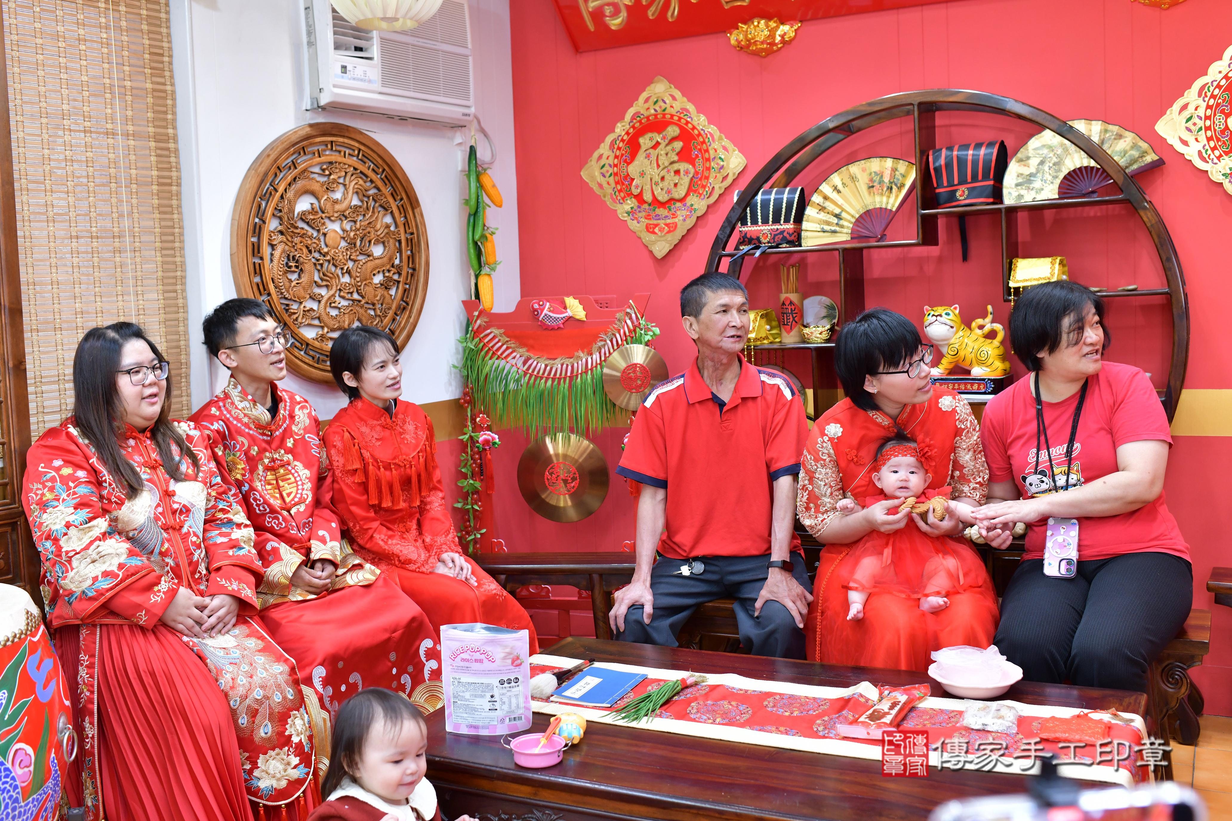 傳家手工印章桃園店、抓周、度脺、美式風會場、傳家嬰兒古禮、吉祥話、抓周道具物品24種、拍照。抓周證書。寶寶抓周、滿周歲、生日快樂、祝福