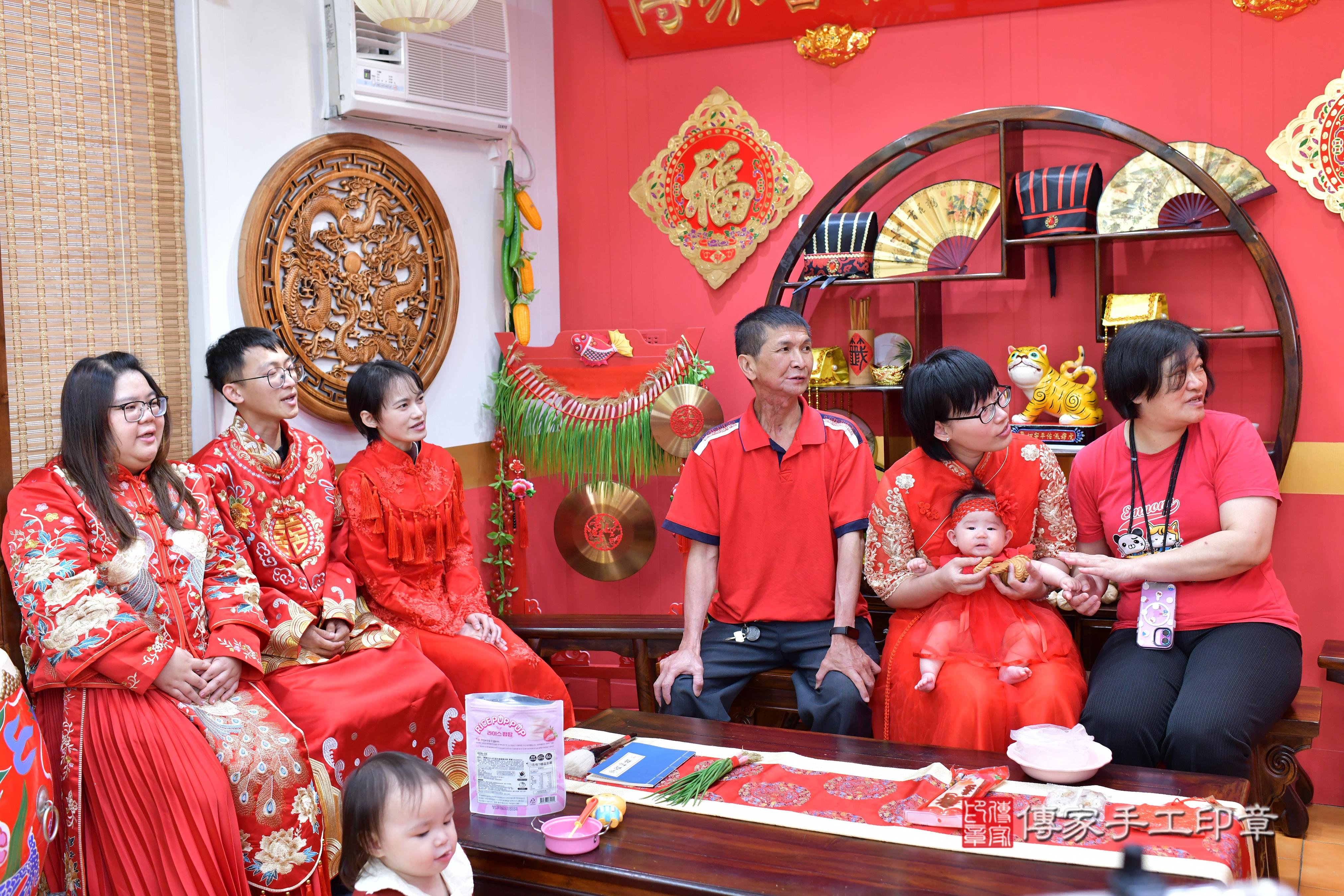 傳家手工印章桃園店、抓周、度脺、美式風會場、傳家嬰兒古禮、吉祥話、抓周道具物品24種、拍照。抓周證書。寶寶抓周、滿周歲、生日快樂、祝福