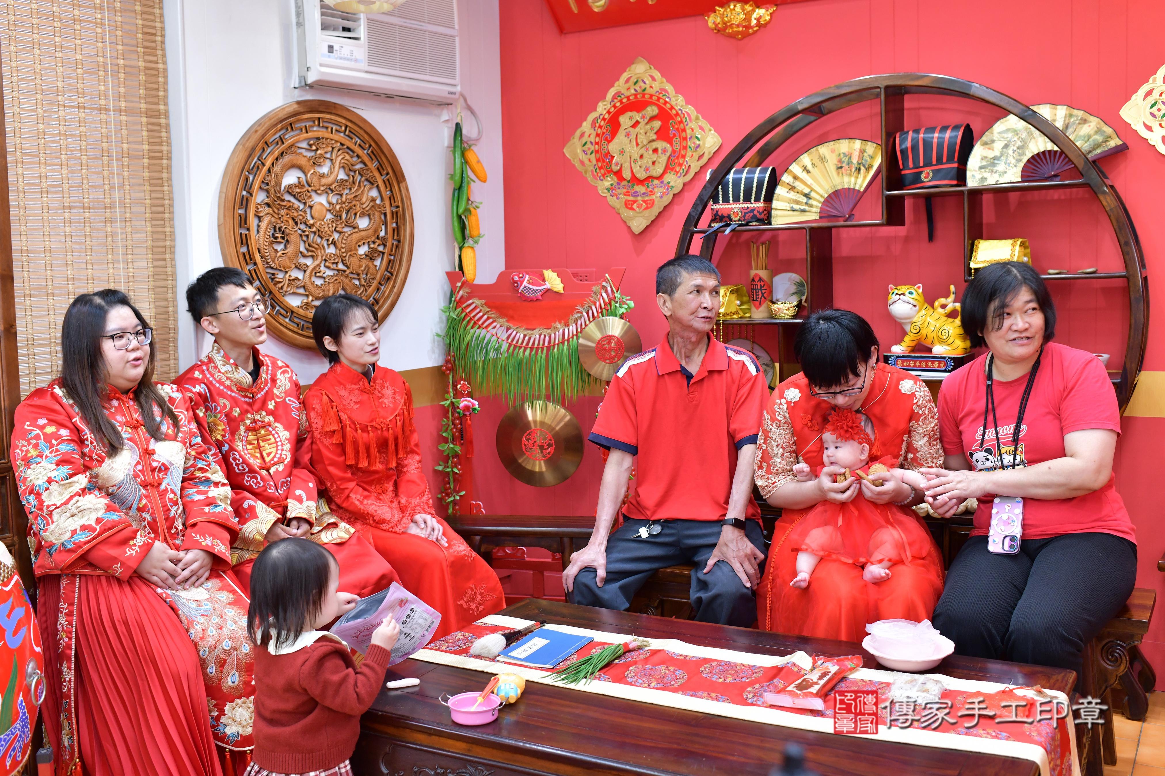 傳家手工印章桃園店、抓周、度脺、美式風會場、傳家嬰兒古禮、吉祥話、抓周道具物品24種、拍照。抓周證書。寶寶抓周、滿周歲、生日快樂、祝福