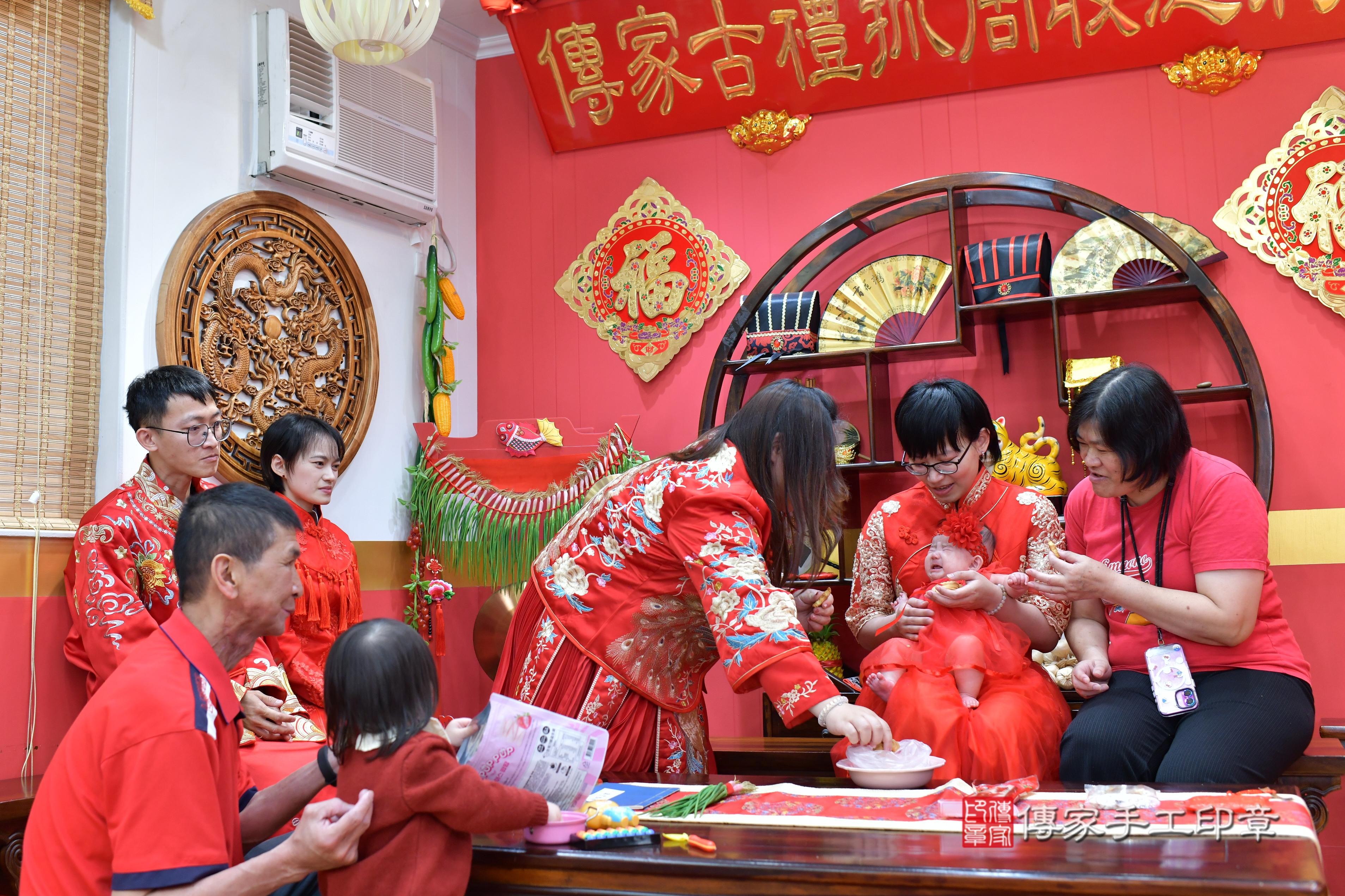 傳家手工印章桃園店、抓周、度脺、美式風會場、傳家嬰兒古禮、吉祥話、抓周道具物品24種、拍照。抓周證書。寶寶抓周、滿周歲、生日快樂、祝福