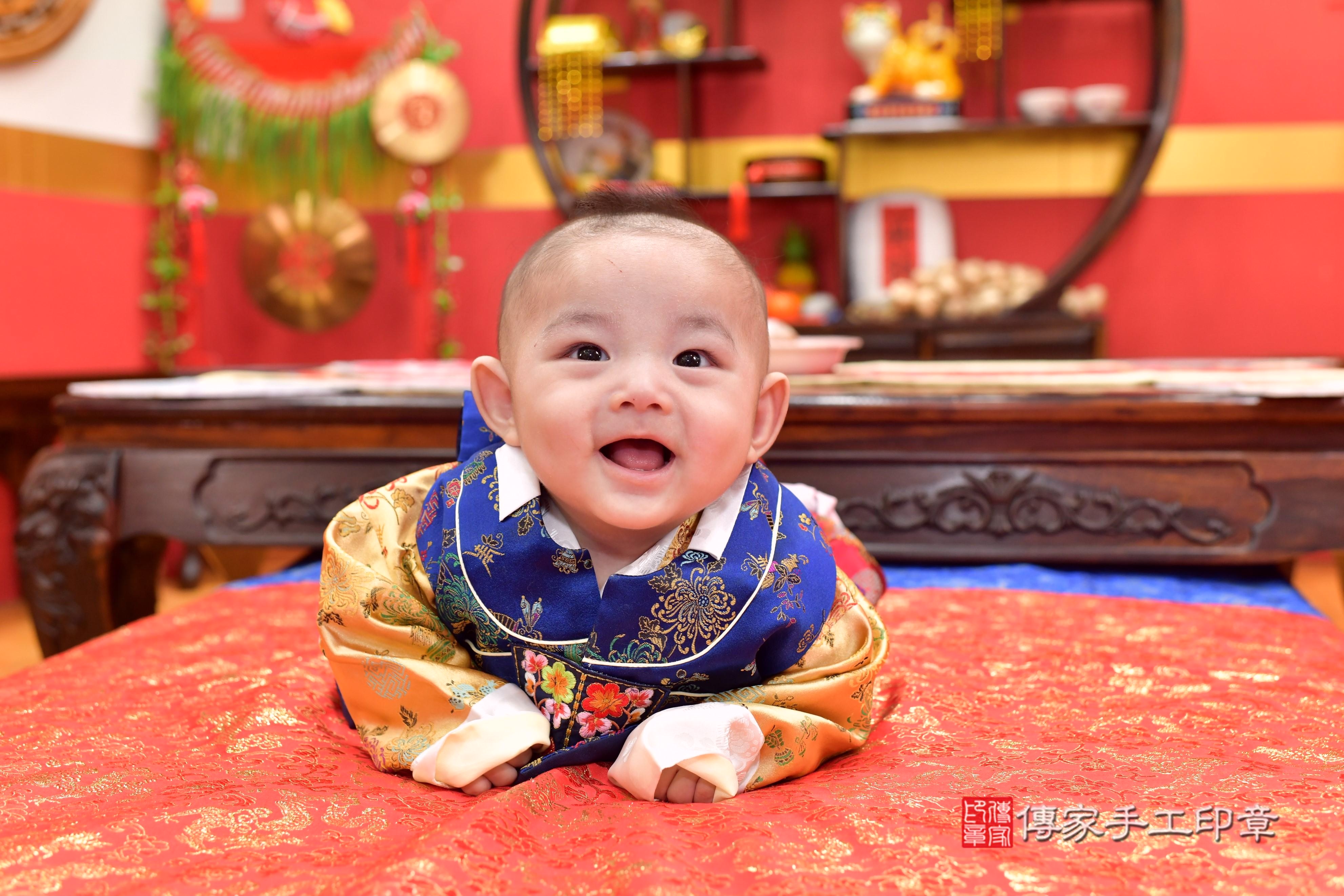 傳家手工印章桃園店、抓周、度脺、美式風會場、傳家嬰兒古禮、吉祥話、抓周道具物品24種、拍照。抓周證書。寶寶抓周、滿周歲、生日快樂、祝福
