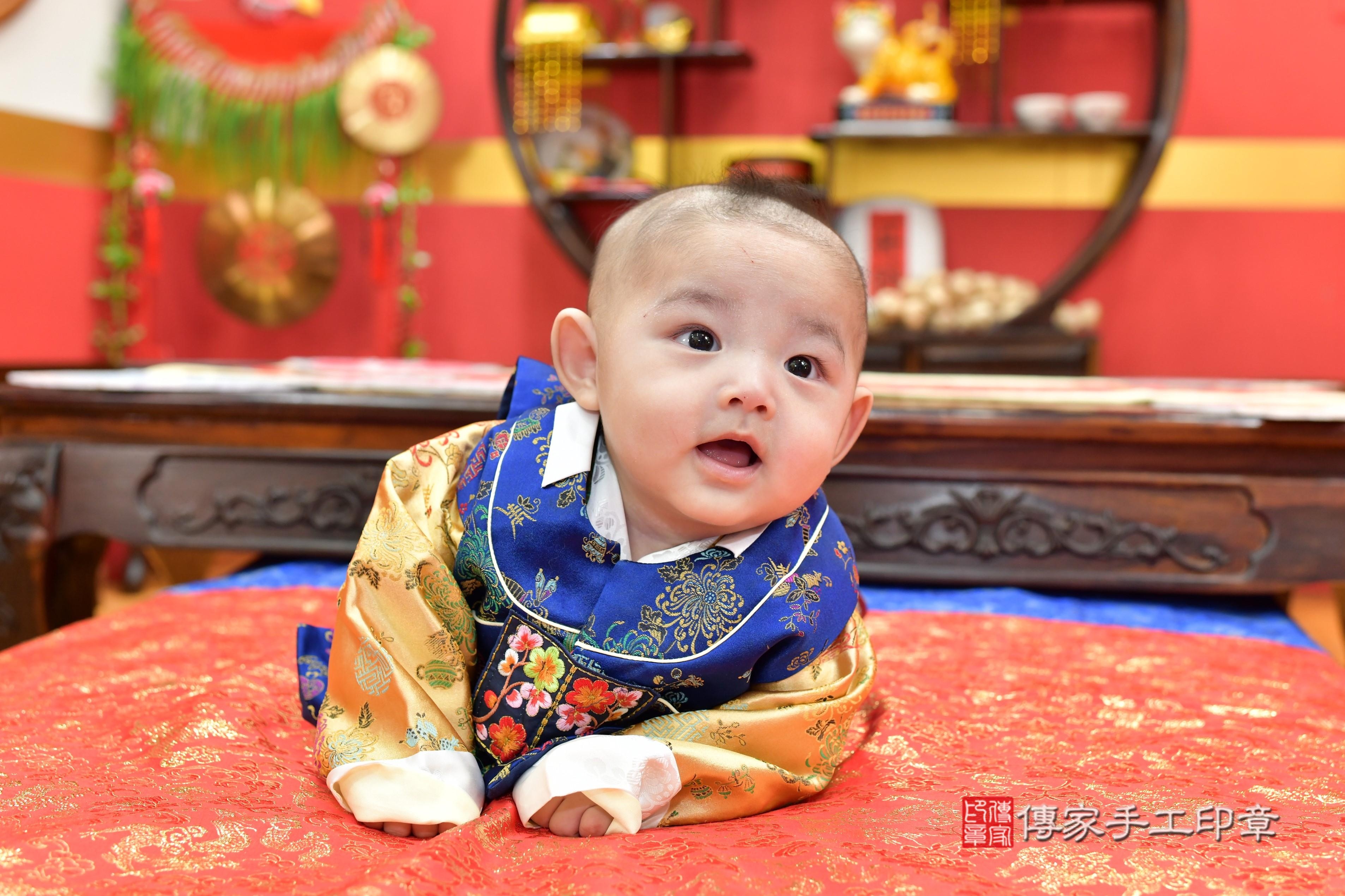 傳家手工印章桃園店、抓周、度脺、美式風會場、傳家嬰兒古禮、吉祥話、抓周道具物品24種、拍照。抓周證書。寶寶抓周、滿周歲、生日快樂、祝福