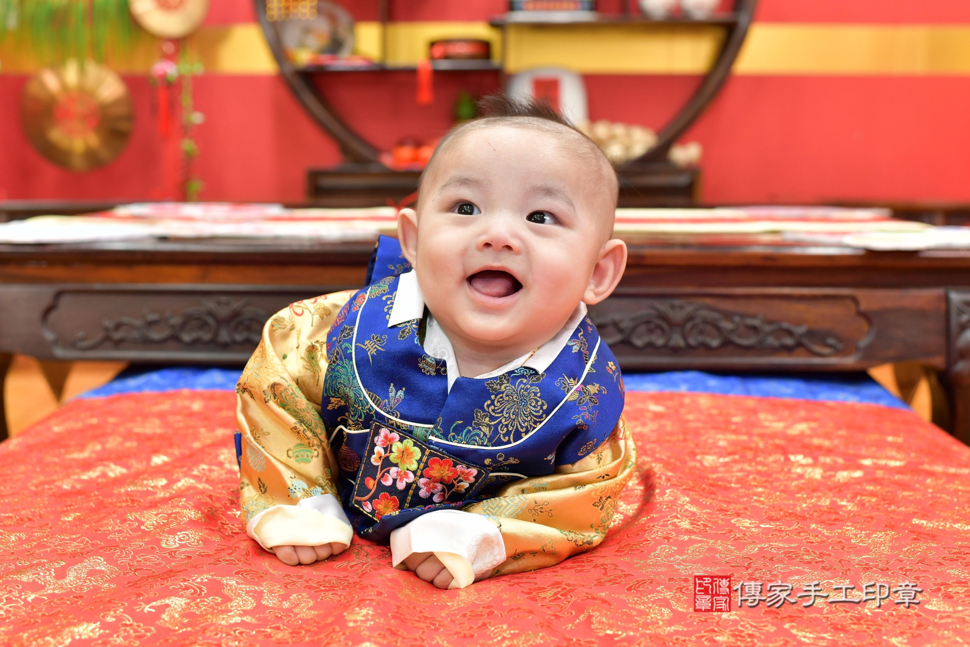 傳家手工印章桃園店、抓周、度脺、美式風會場、傳家嬰兒古禮、吉祥話、抓周道具物品24種、拍照。抓周證書。寶寶抓周、滿周歲、生日快樂、祝福