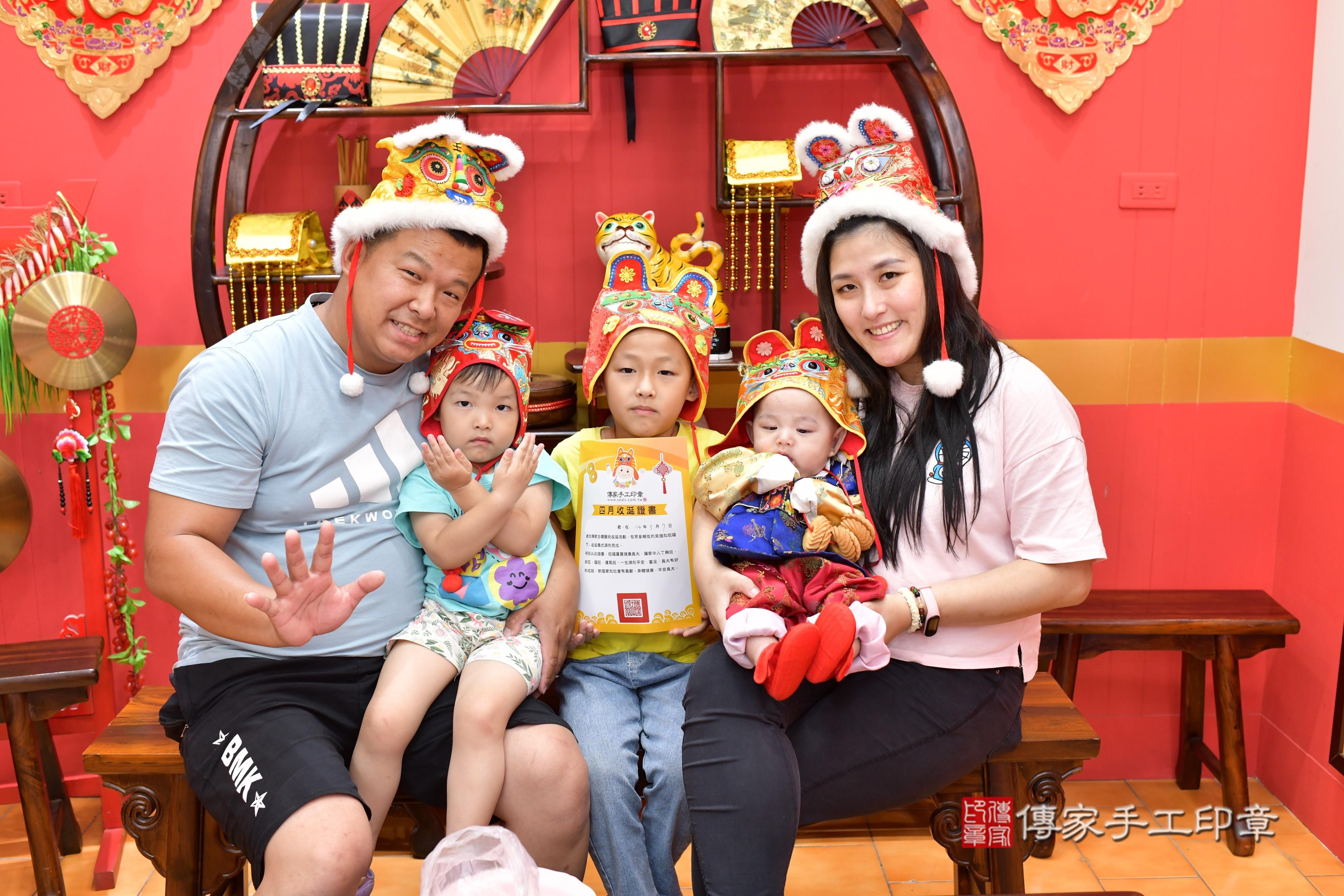 傳家手工印章桃園店、抓周、度脺、美式風會場、傳家嬰兒古禮、吉祥話、抓周道具物品24種、拍照。抓周證書。寶寶抓周、滿周歲、生日快樂、祝福
