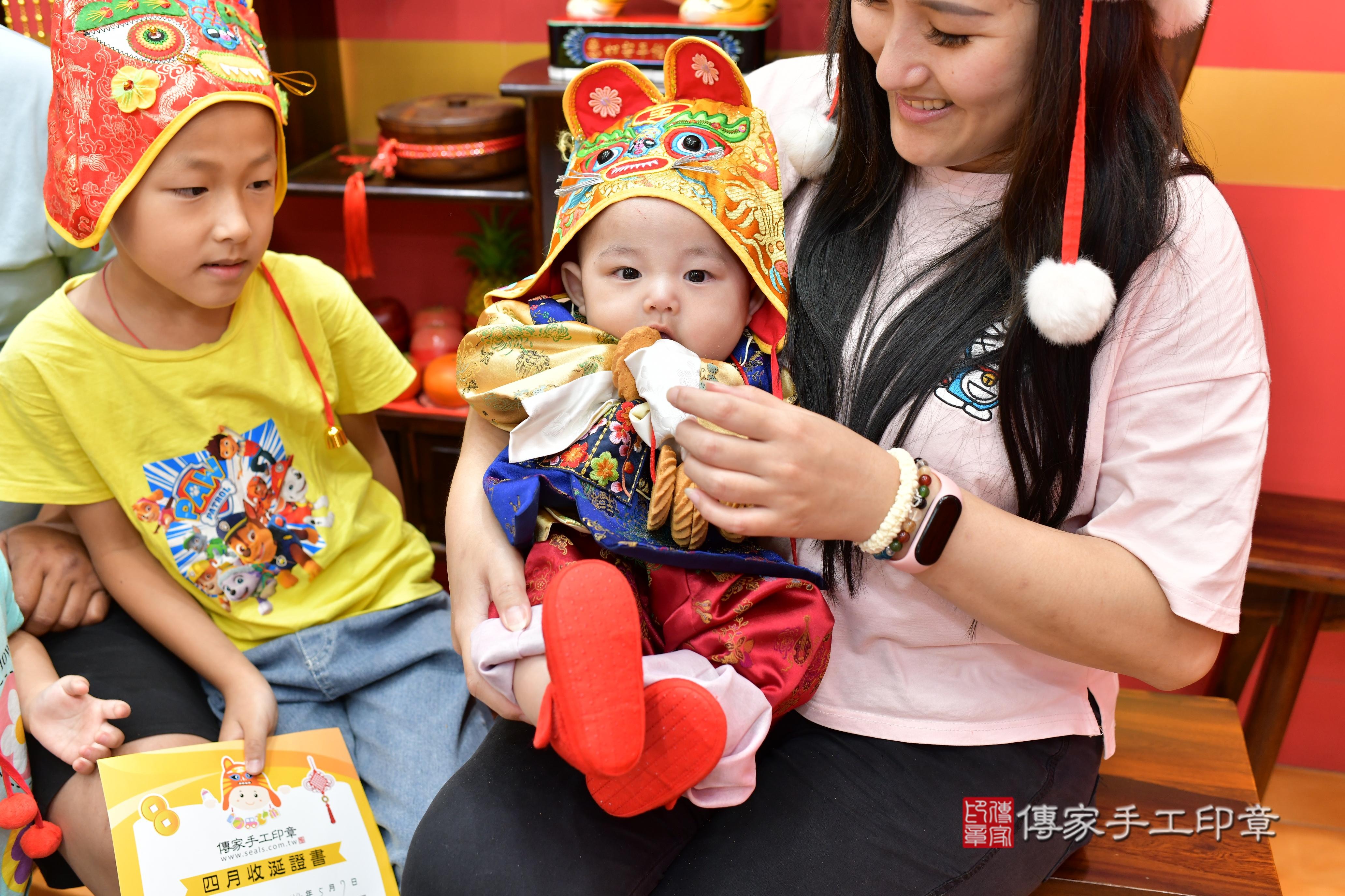 傳家手工印章桃園店、抓周、度脺、美式風會場、傳家嬰兒古禮、吉祥話、抓周道具物品24種、拍照。抓周證書。寶寶抓周、滿周歲、生日快樂、祝福