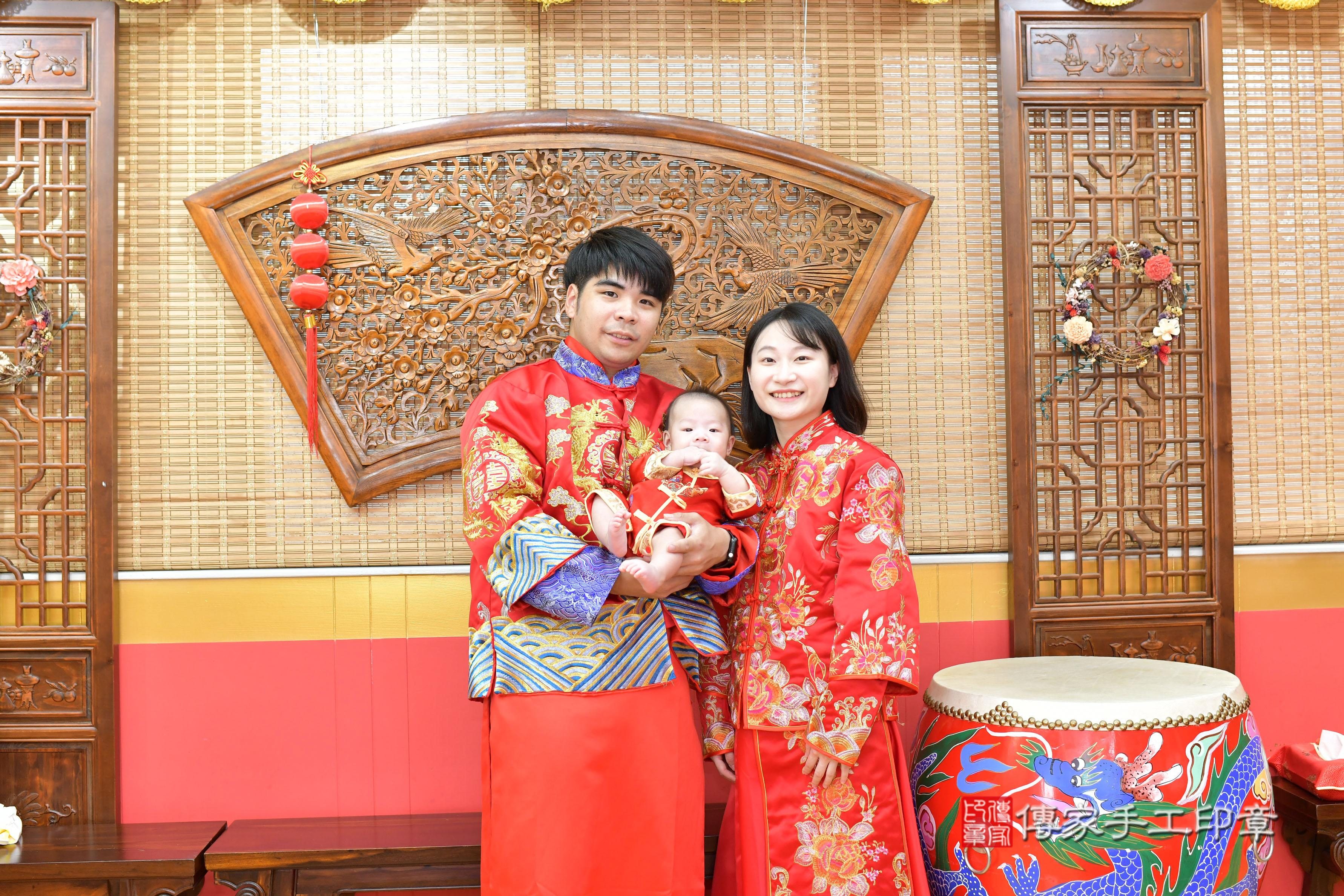 傳家手工印章桃園店、抓周、度脺、美式風會場、傳家嬰兒古禮、吉祥話、抓周道具物品24種、拍照。抓周證書。寶寶抓周、滿周歲、生日快樂、祝福