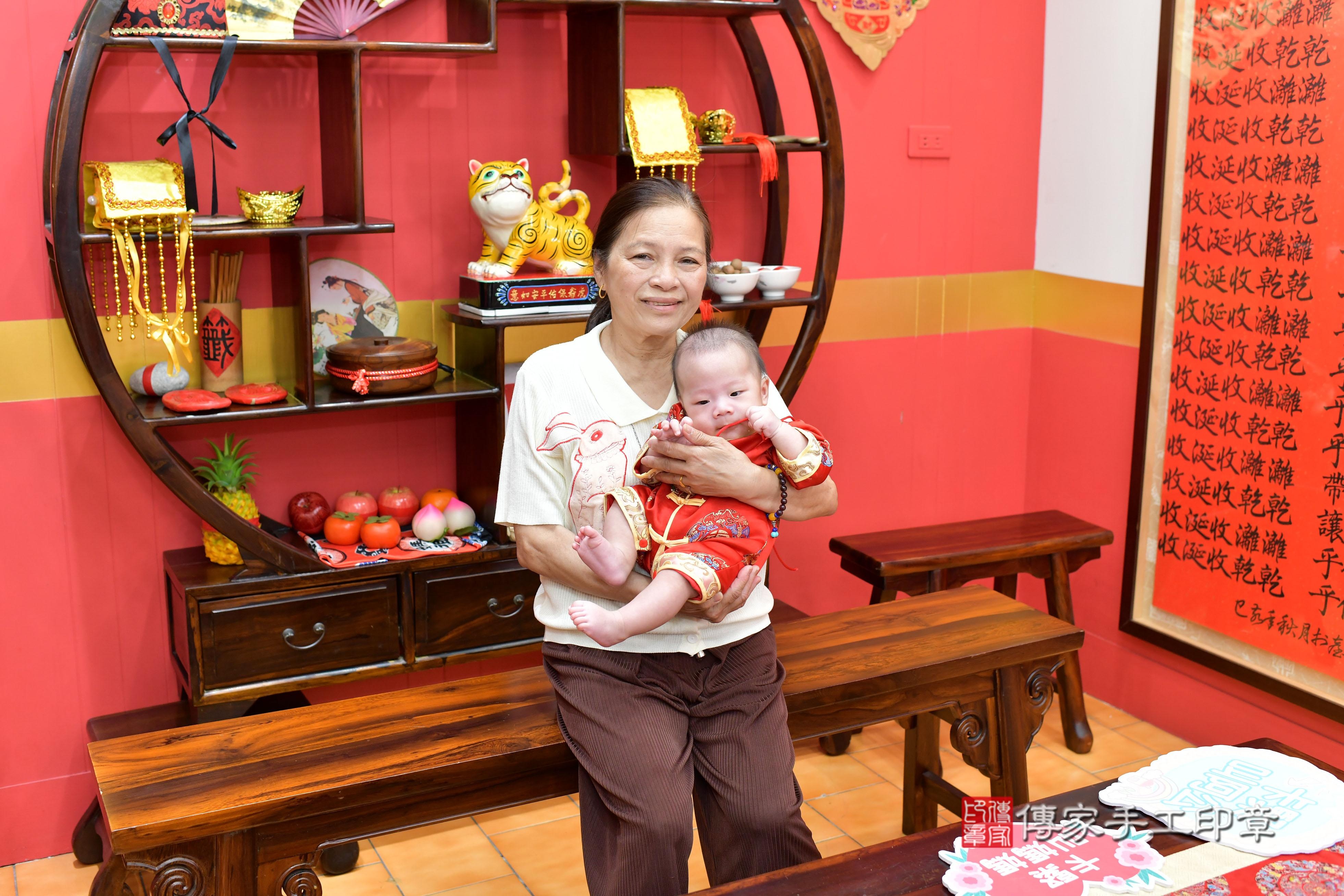 傳家手工印章桃園店、抓周、度脺、美式風會場、傳家嬰兒古禮、吉祥話、抓周道具物品24種、拍照。抓周證書。寶寶抓周、滿周歲、生日快樂、祝福