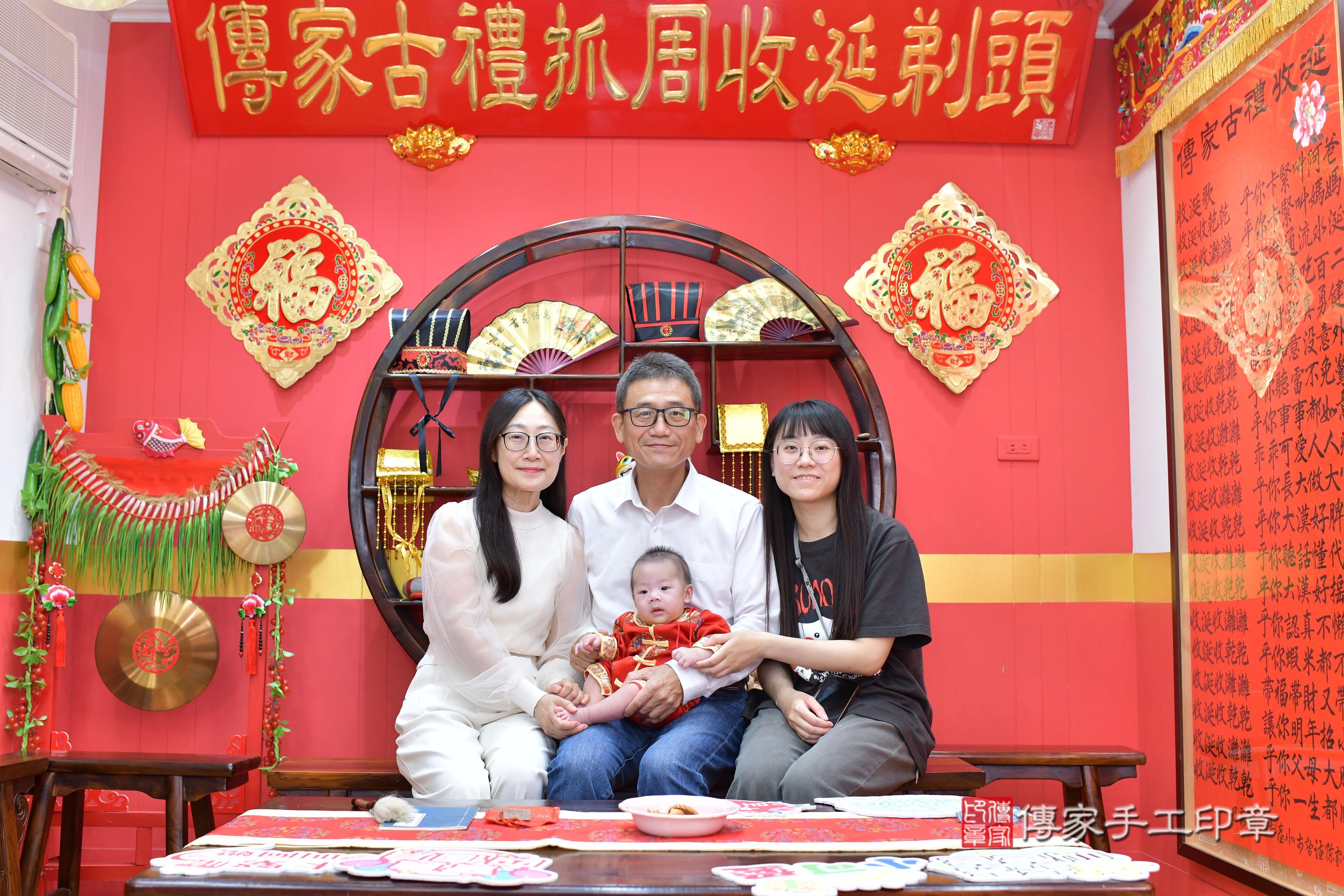 傳家手工印章桃園店、抓周、度脺、美式風會場、傳家嬰兒古禮、吉祥話、抓周道具物品24種、拍照。抓周證書。寶寶抓周、滿周歲、生日快樂、祝福