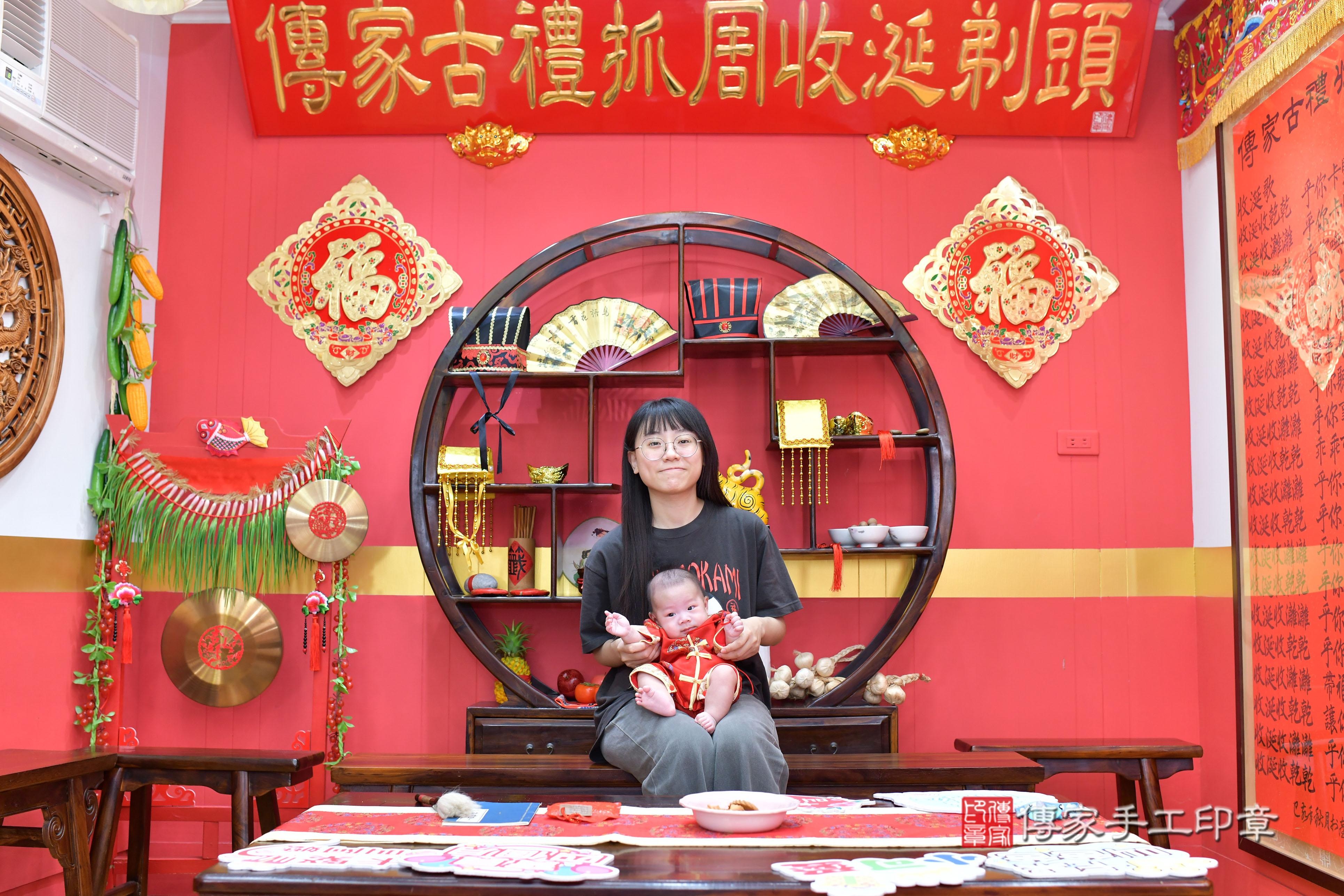 傳家手工印章桃園店、抓周、度脺、美式風會場、傳家嬰兒古禮、吉祥話、抓周道具物品24種、拍照。抓周證書。寶寶抓周、滿周歲、生日快樂、祝福