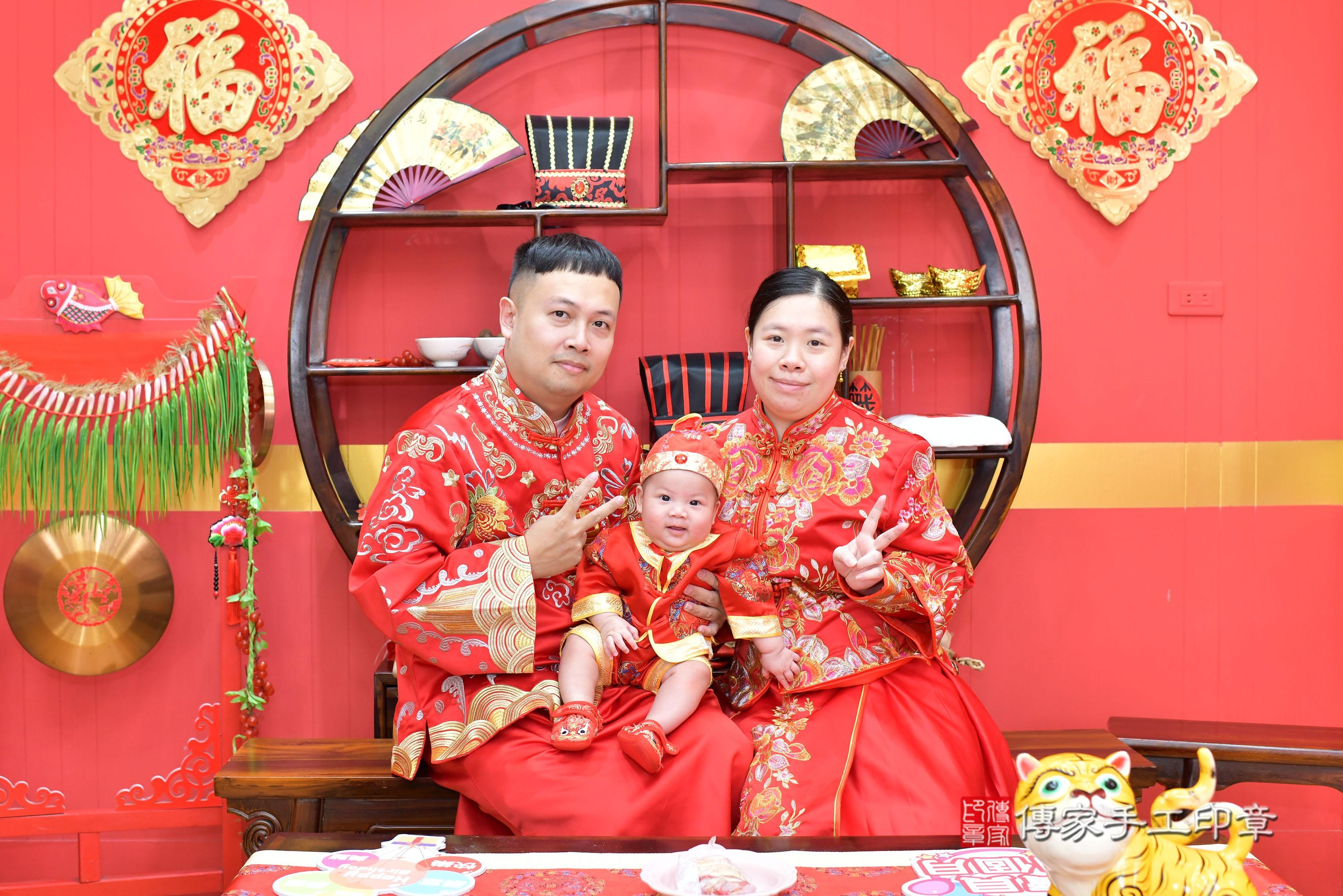 傳家手工印章桃園店、抓周、度脺、美式風會場、傳家嬰兒古禮、吉祥話、抓周道具物品24種、拍照。抓周證書。寶寶抓周、滿周歲、生日快樂、祝福