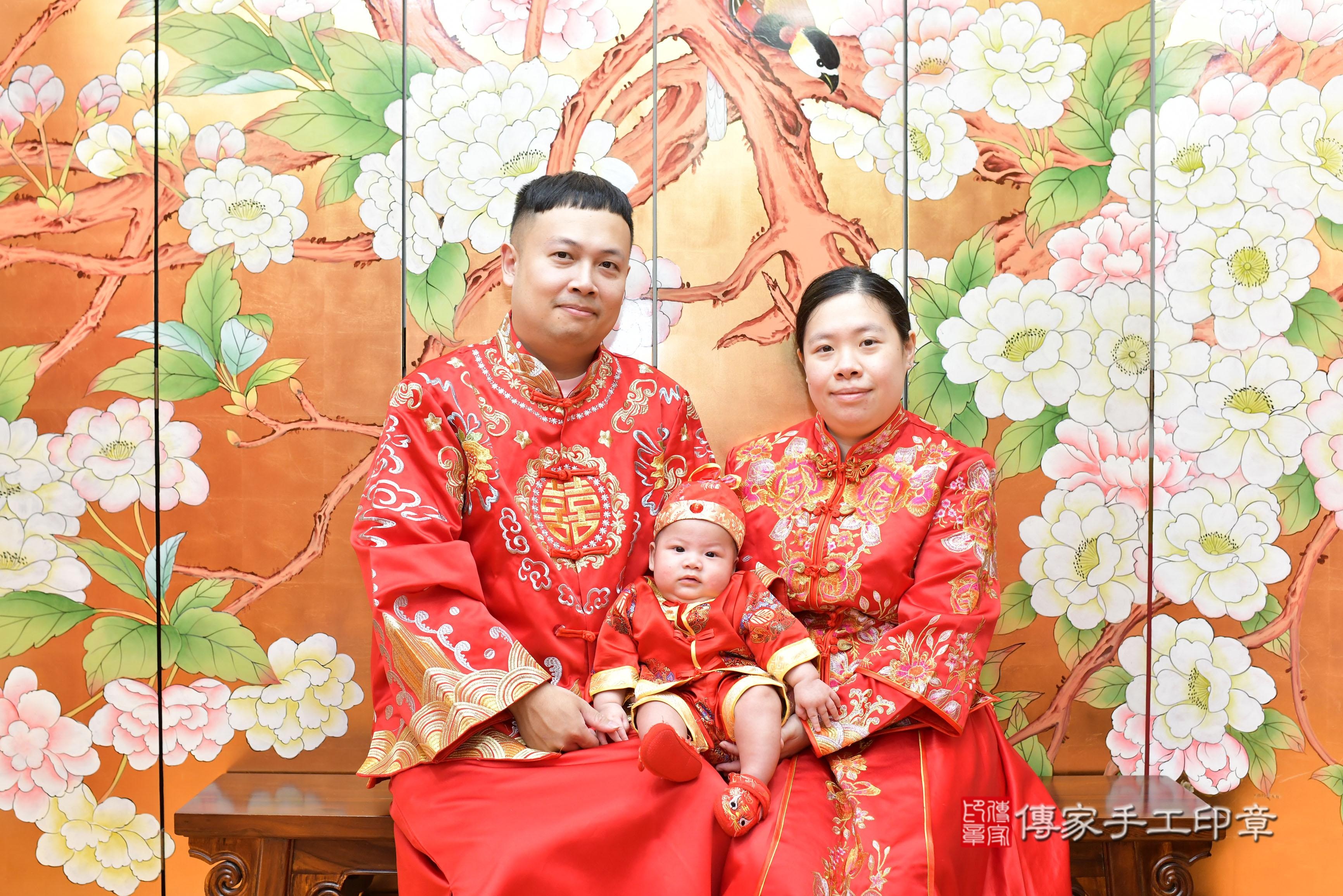傳家手工印章桃園店、抓周、度脺、美式風會場、傳家嬰兒古禮、吉祥話、抓周道具物品24種、拍照。抓周證書。寶寶抓周、滿周歲、生日快樂、祝福