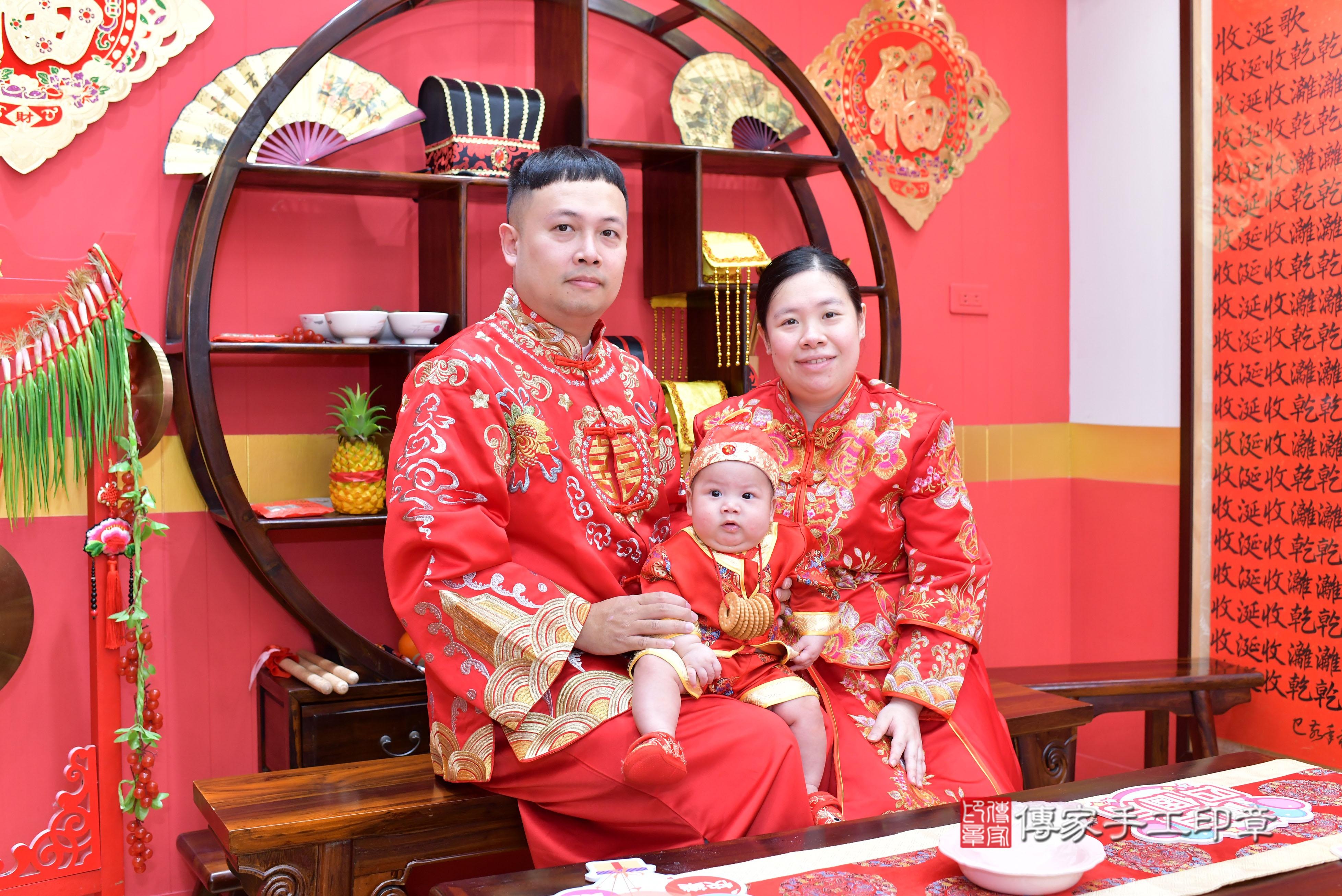 傳家手工印章桃園店、抓周、度脺、美式風會場、傳家嬰兒古禮、吉祥話、抓周道具物品24種、拍照。抓周證書。寶寶抓周、滿周歲、生日快樂、祝福
