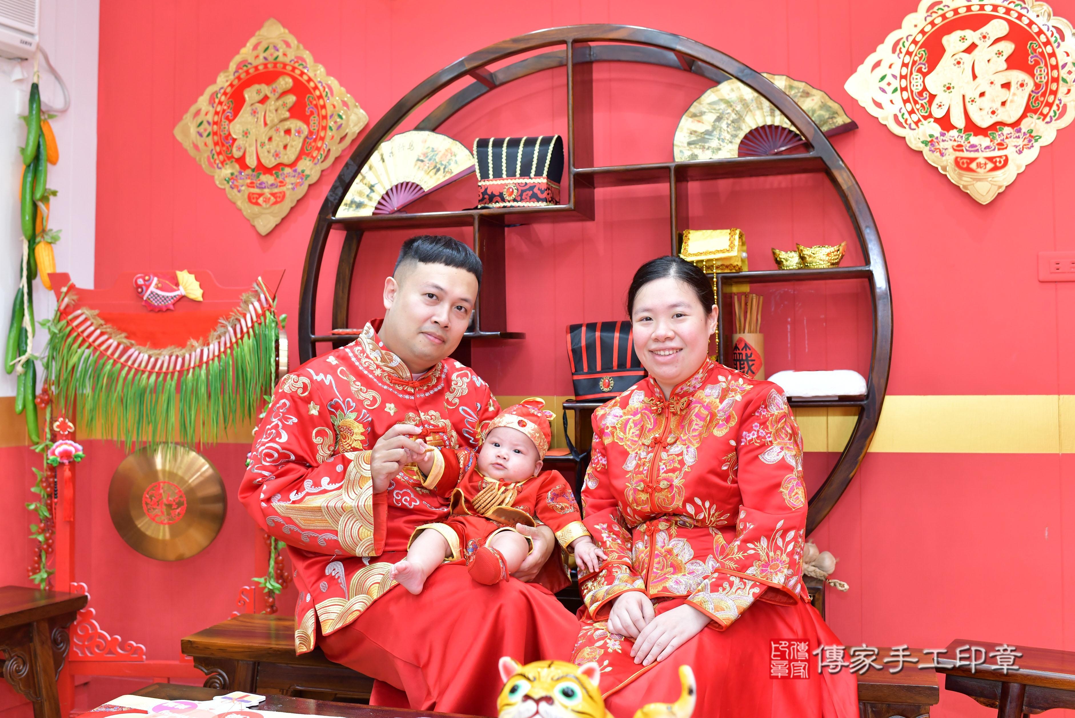 傳家手工印章桃園店、抓周、度脺、美式風會場、傳家嬰兒古禮、吉祥話、抓周道具物品24種、拍照。抓周證書。寶寶抓周、滿周歲、生日快樂、祝福