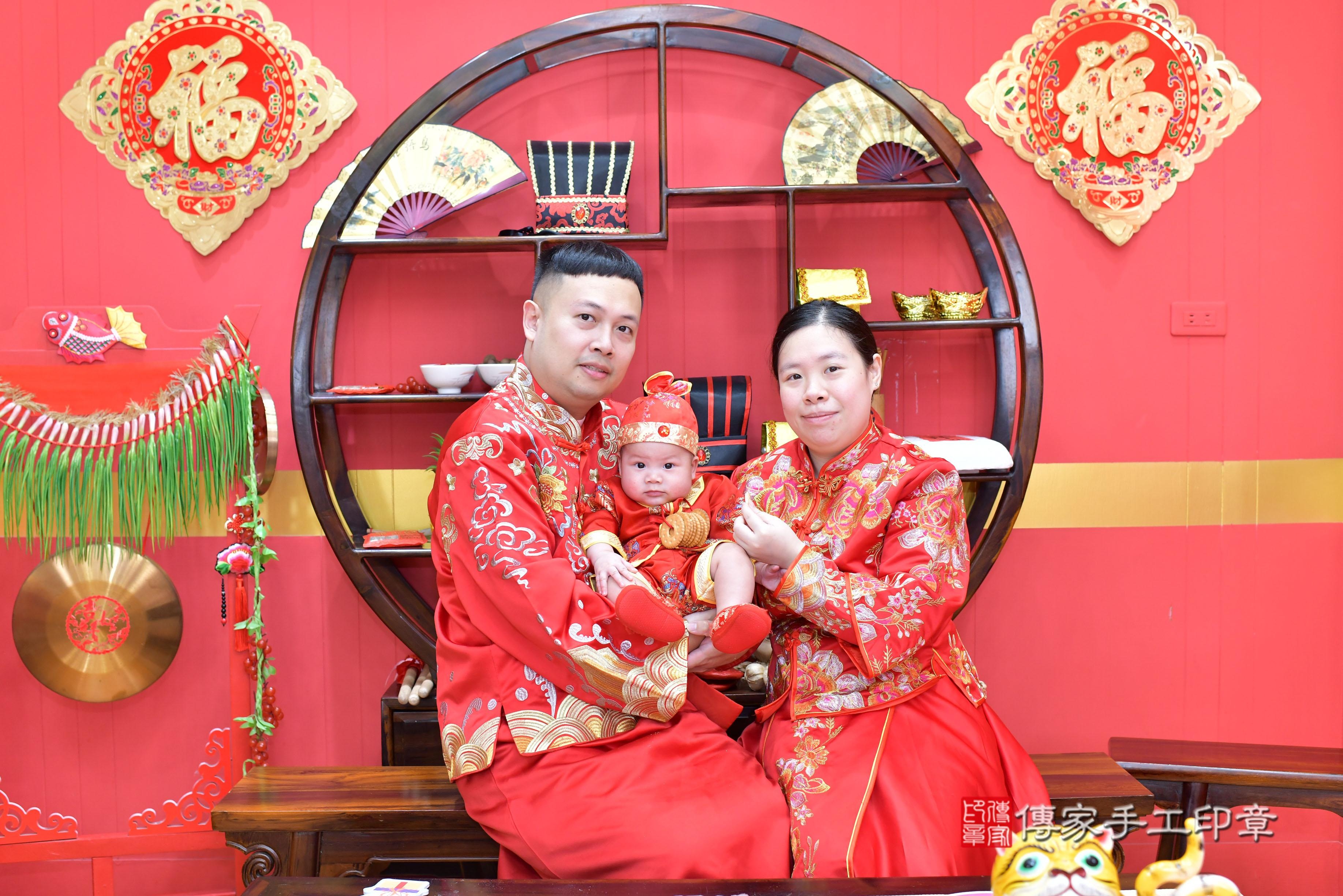 傳家手工印章桃園店、抓周、度脺、美式風會場、傳家嬰兒古禮、吉祥話、抓周道具物品24種、拍照。抓周證書。寶寶抓周、滿周歲、生日快樂、祝福