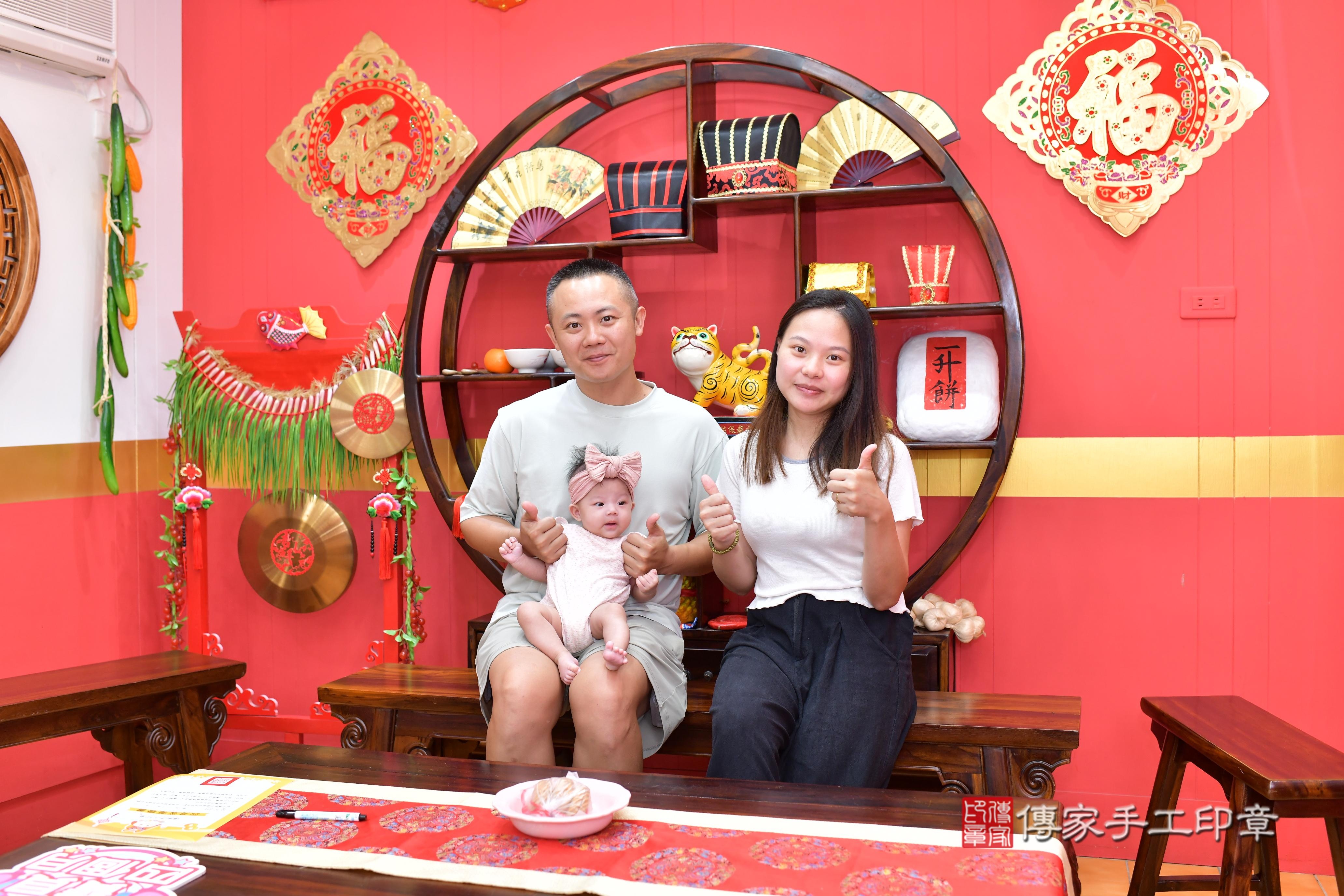 傳家手工印章桃園店、抓周、度脺、美式風會場、傳家嬰兒古禮、吉祥話、抓周道具物品24種、拍照。抓周證書。寶寶抓周、滿周歲、生日快樂、祝福