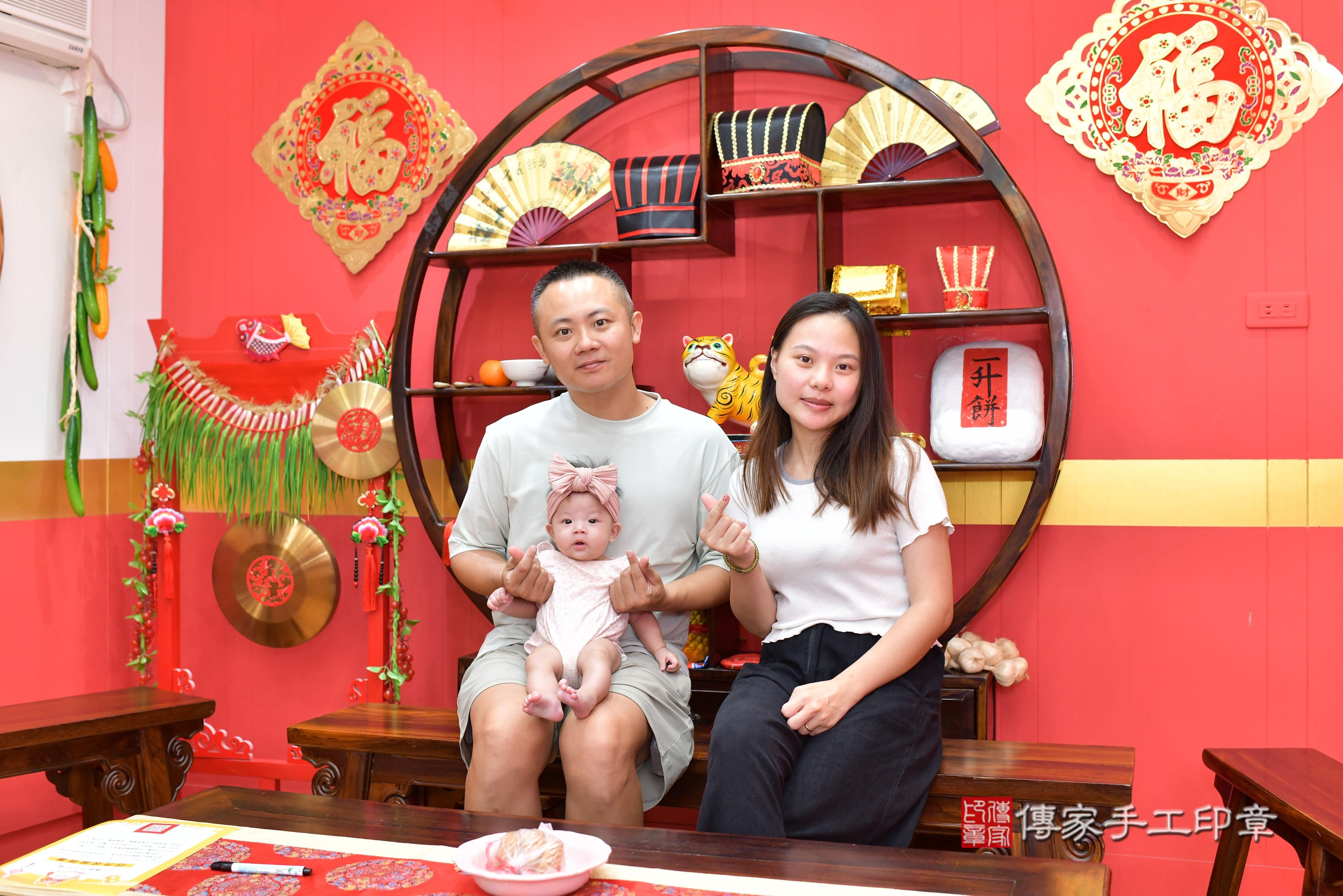 傳家手工印章桃園店、抓周、度脺、美式風會場、傳家嬰兒古禮、吉祥話、抓周道具物品24種、拍照。抓周證書。寶寶抓周、滿周歲、生日快樂、祝福