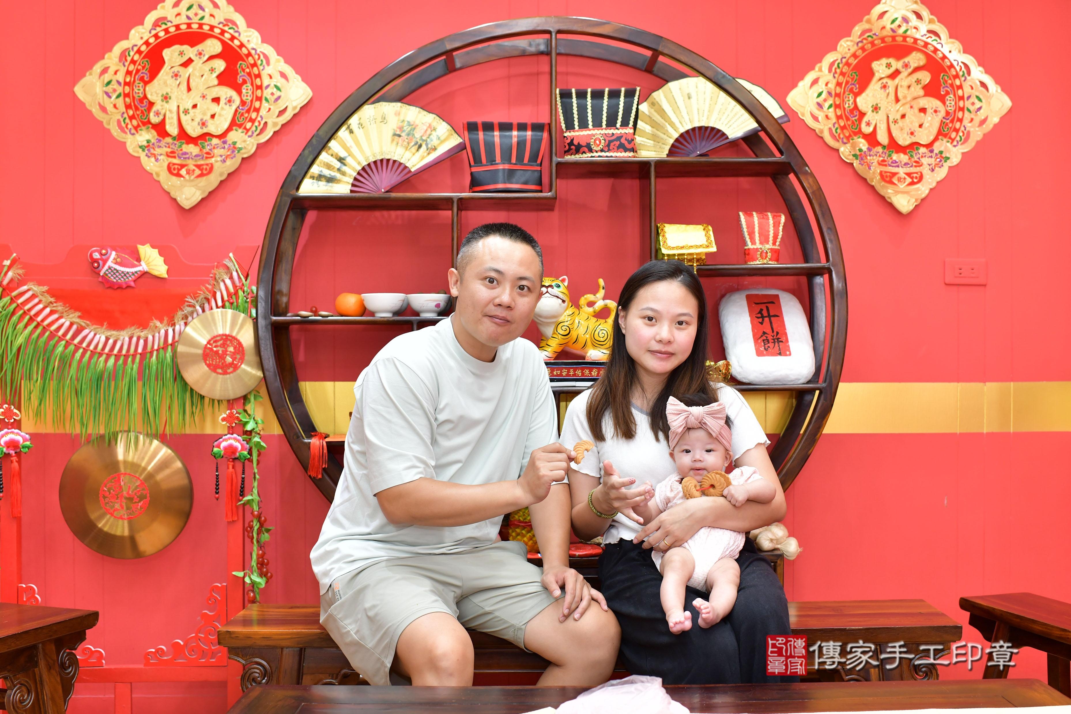 傳家手工印章桃園店、抓周、度脺、美式風會場、傳家嬰兒古禮、吉祥話、抓周道具物品24種、拍照。抓周證書。寶寶抓周、滿周歲、生日快樂、祝福