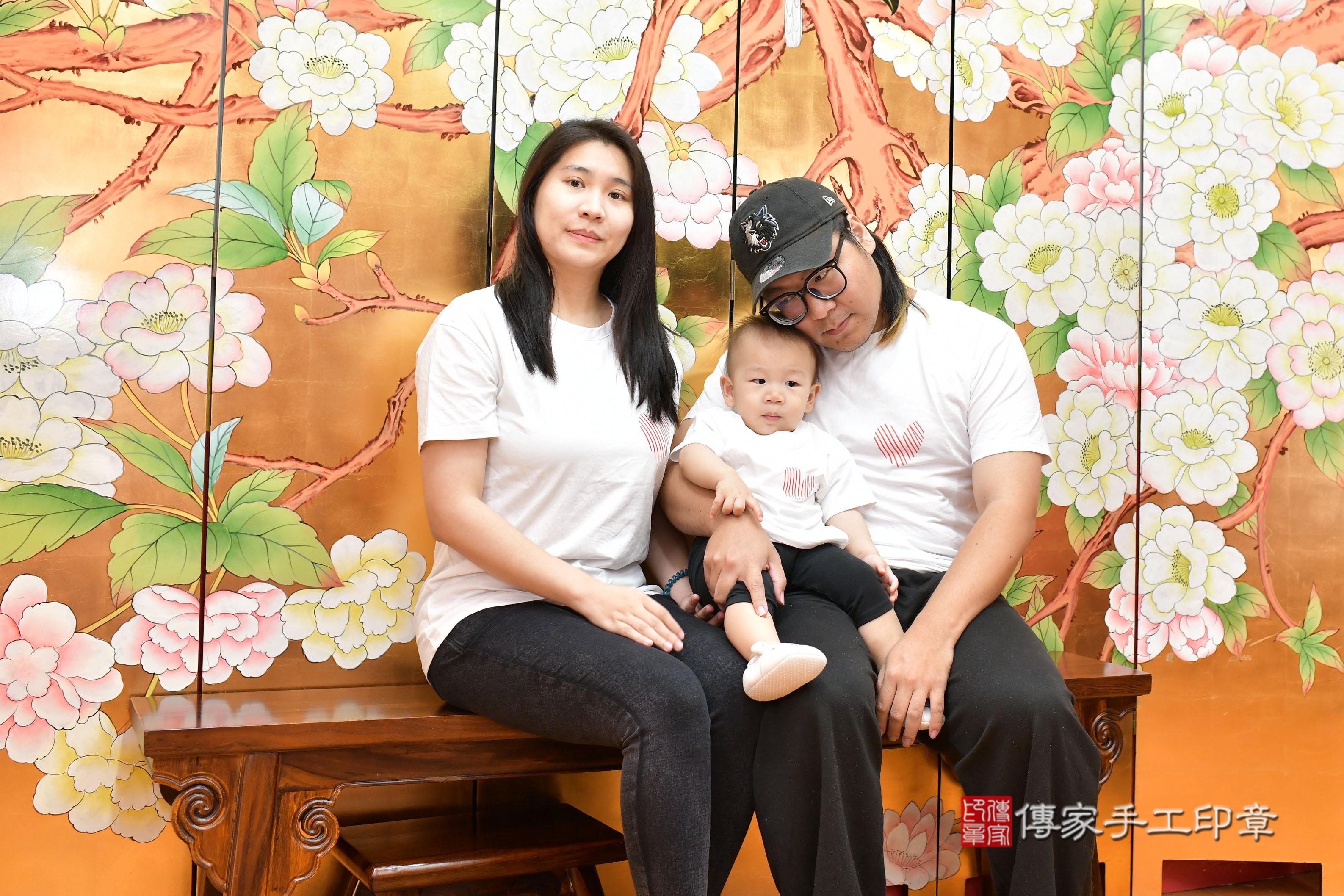 傳家手工印章桃園店、抓周、度脺、美式風會場、傳家嬰兒古禮、吉祥話、抓周道具物品24種、拍照。抓周證書。寶寶抓周、滿周歲、生日快樂、祝福