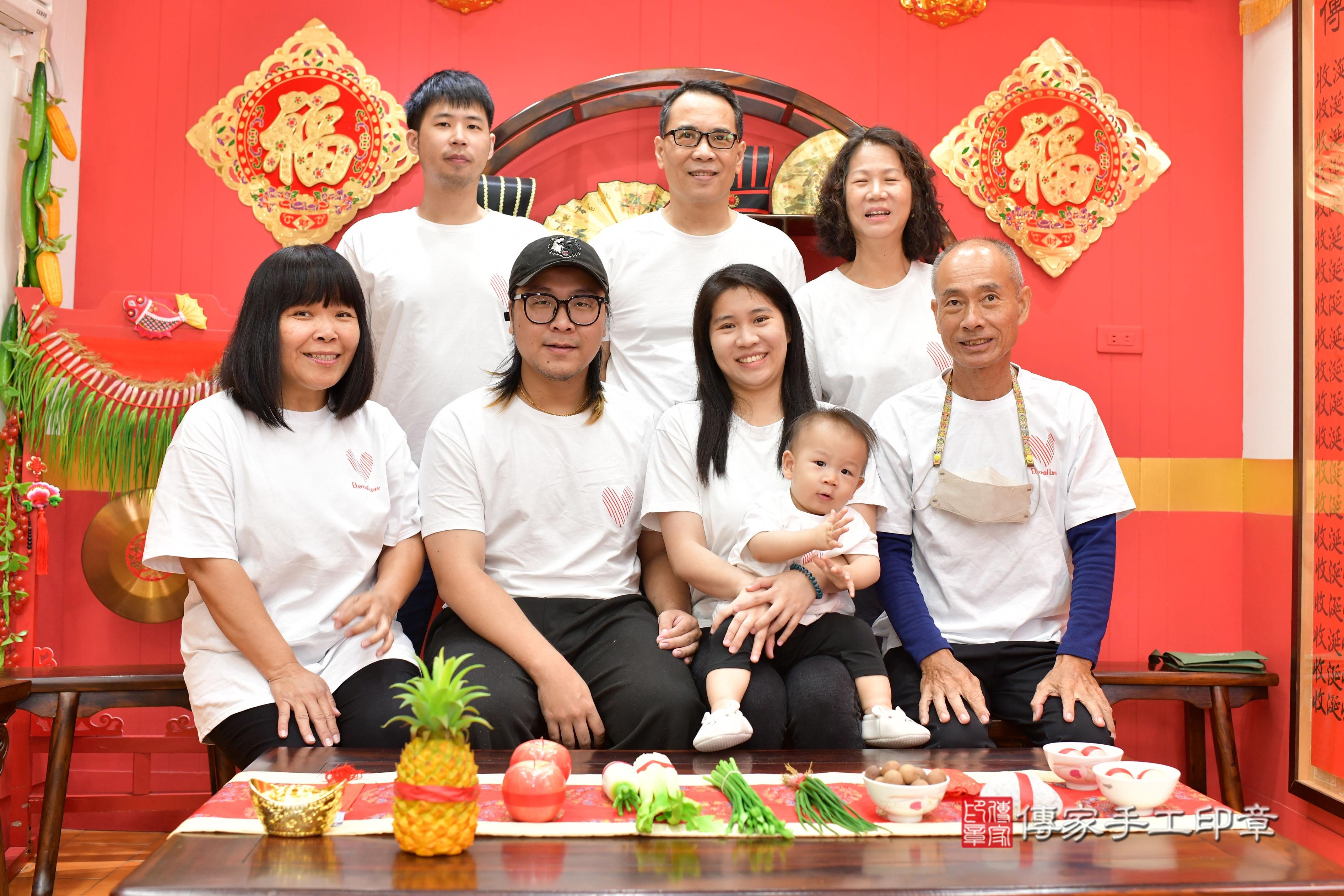 傳家手工印章桃園店、抓周、度脺、美式風會場、傳家嬰兒古禮、吉祥話、抓周道具物品24種、拍照。抓周證書。寶寶抓周、滿周歲、生日快樂、祝福