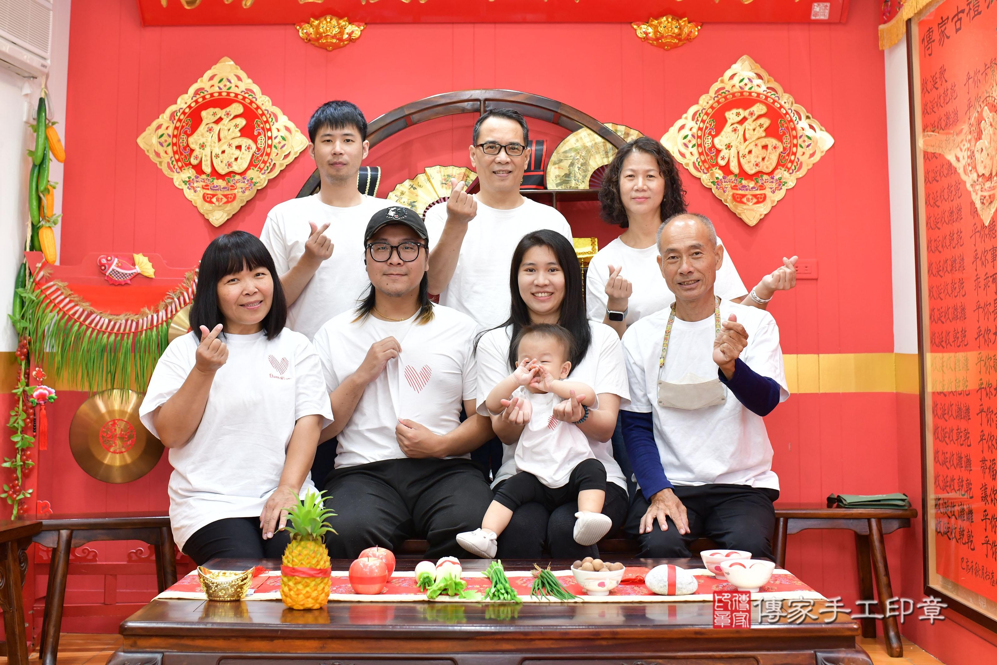 傳家手工印章桃園店、抓周、度脺、美式風會場、傳家嬰兒古禮、吉祥話、抓周道具物品24種、拍照。抓周證書。寶寶抓周、滿周歲、生日快樂、祝福